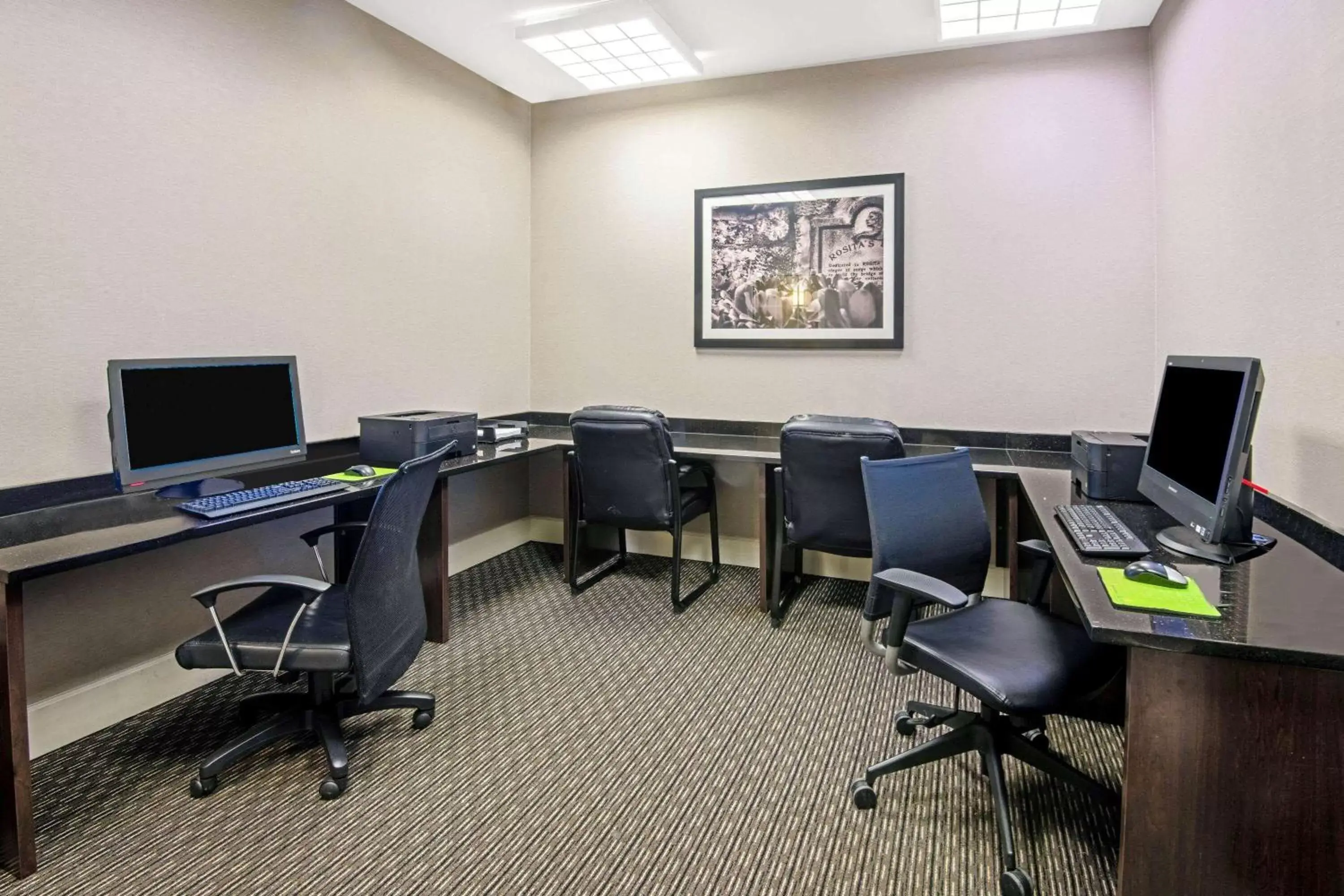 Business facilities, Business Area/Conference Room in La Quinta by Wyndham San Antonio Airport