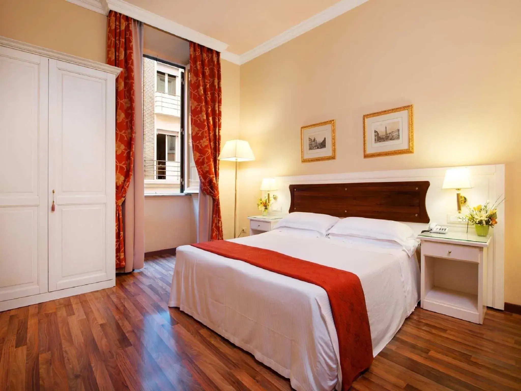 Photo of the whole room, Bed in Residenza Domiziano