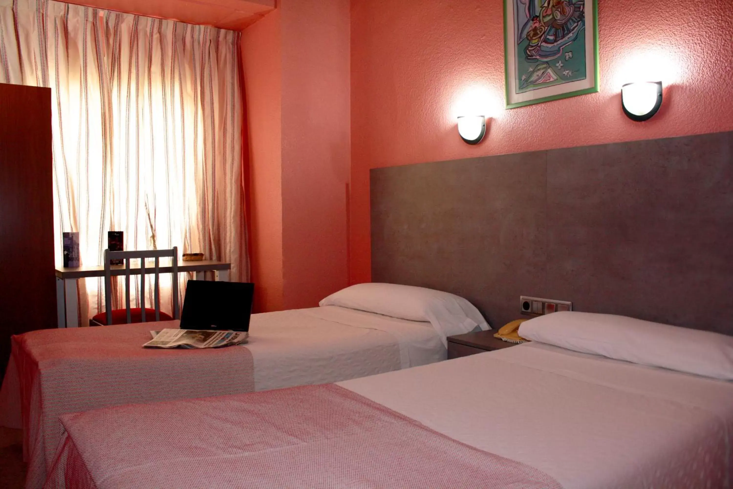 Photo of the whole room, Bed in Hotel Universal Murcia