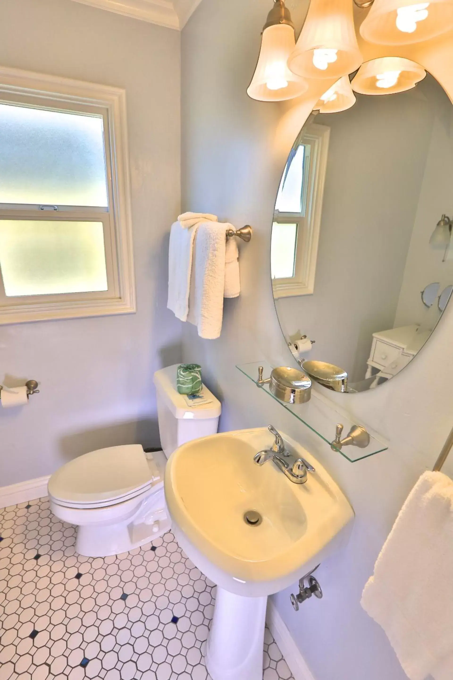 Bathroom in Beach Bungalow Inn and Suites