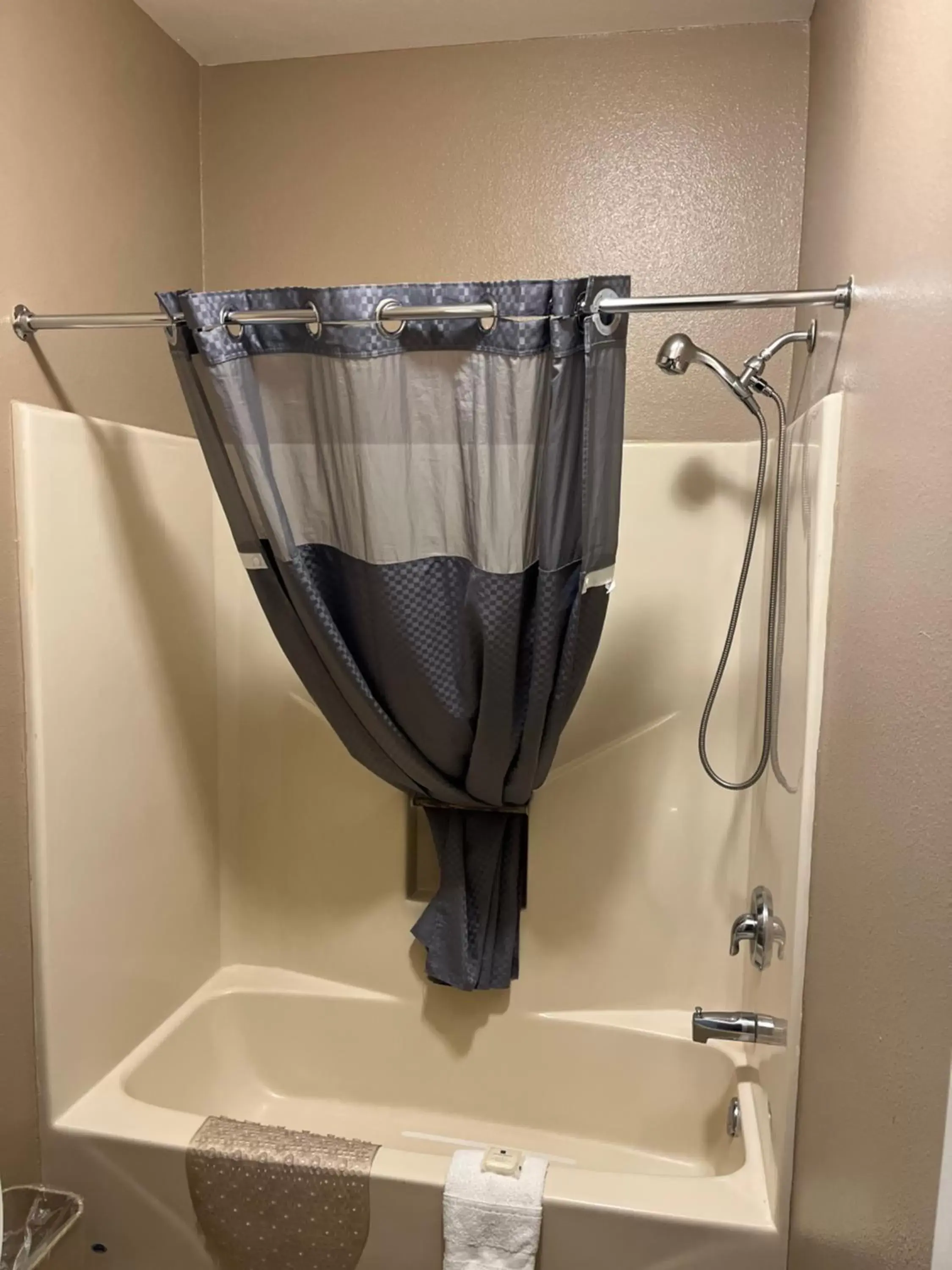 Bathroom in Los Fresnos Inn and Suites