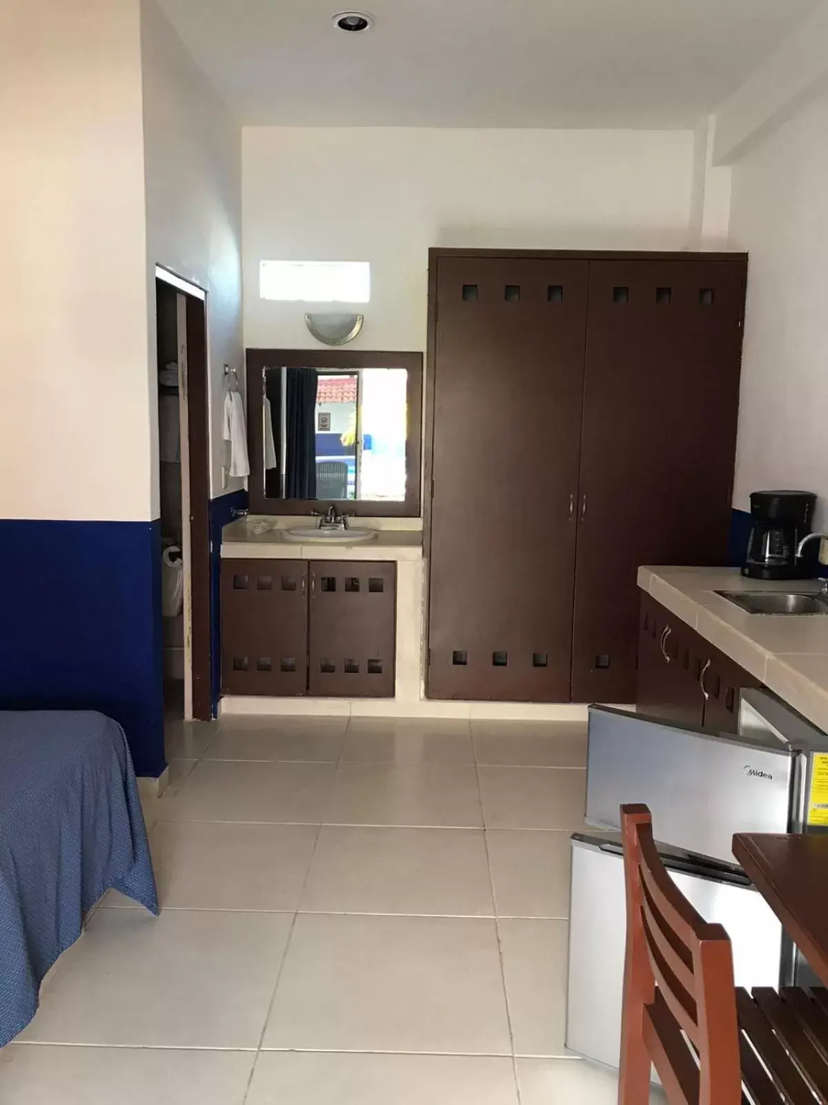 Dining area, Kitchen/Kitchenette in Hotel Plaza Almendros