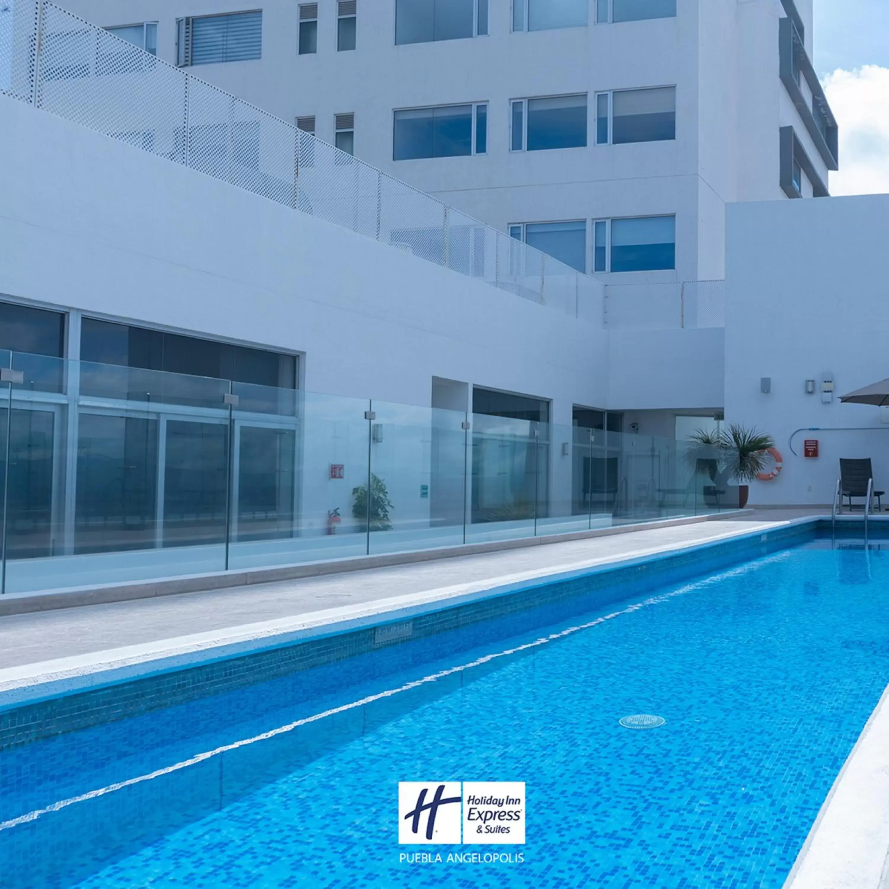 Swimming Pool in Holiday Inn Express & Suites Puebla Angelopolis, an IHG Hotel