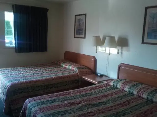 Bedroom, Bed in Aaron Motel