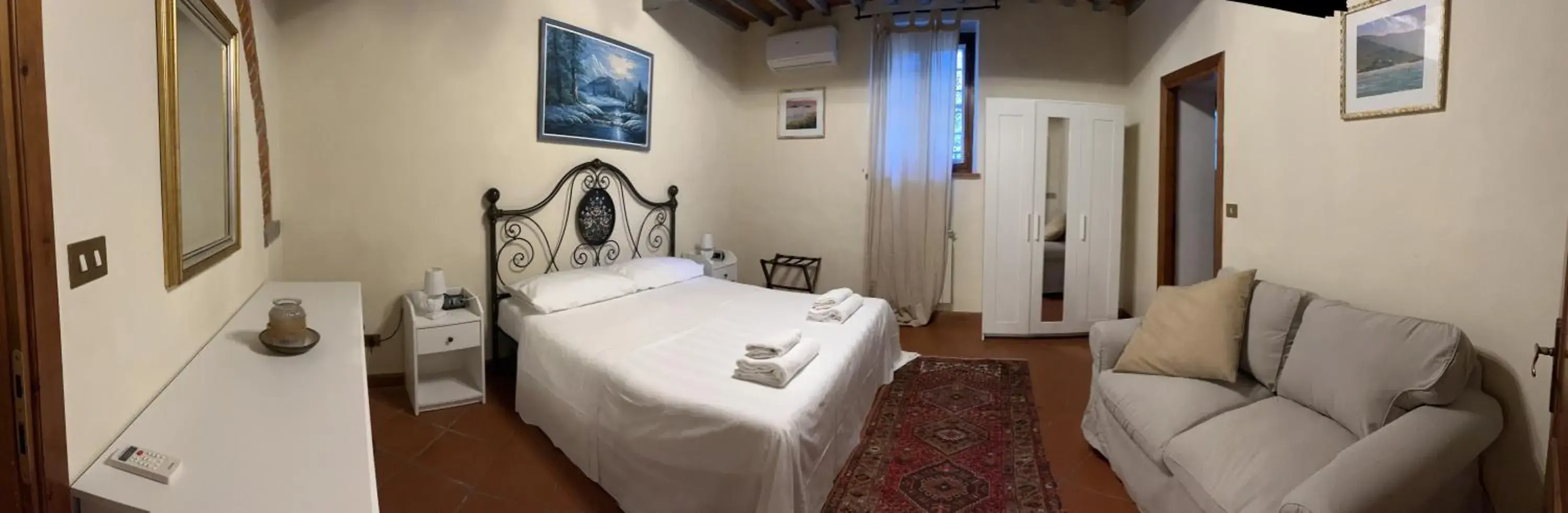 Photo of the whole room, Bed in Villa Schiatti