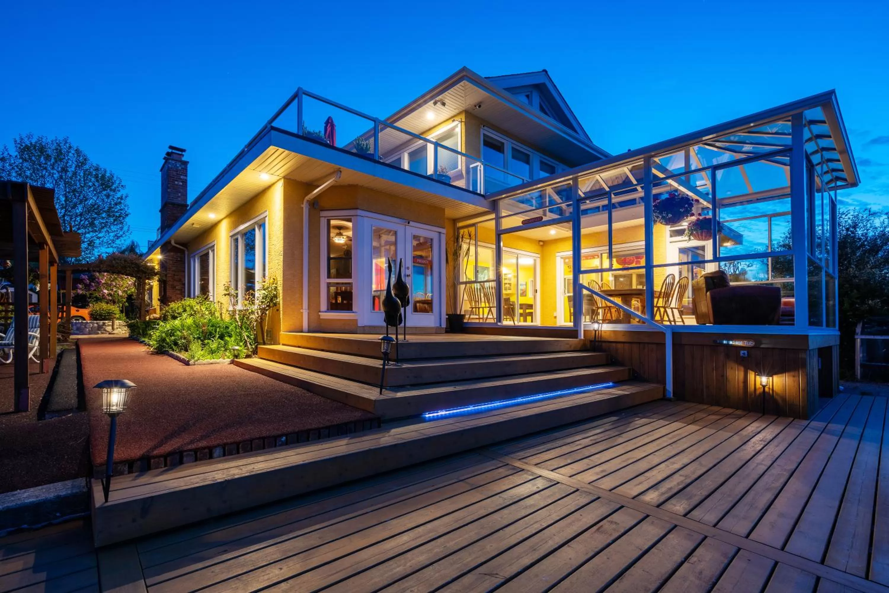 Property building in Birds of a Feather Victoria Oceanfront Studio Suites