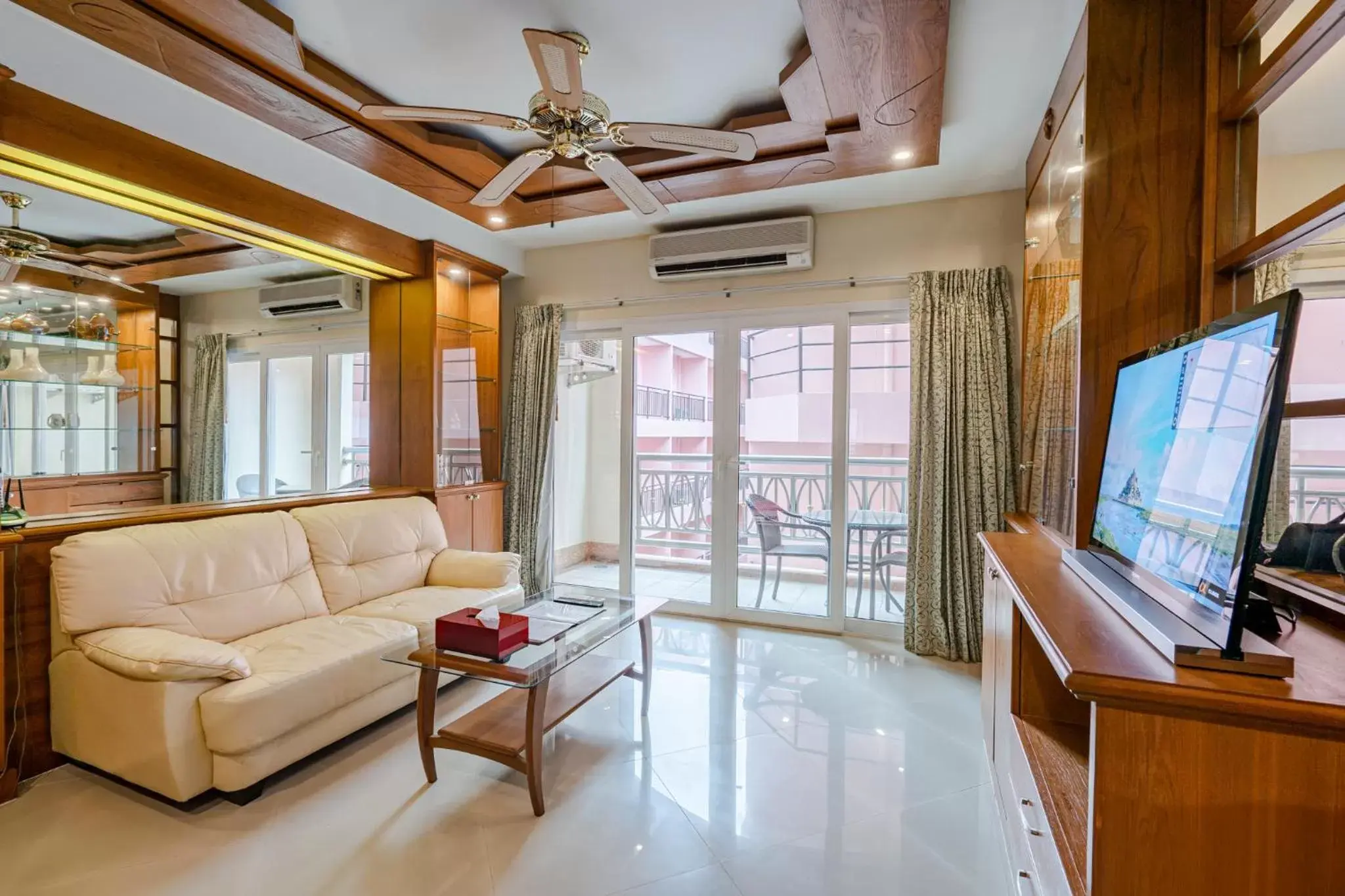 Living room in Whitehouse Condotel Living room in Whitehouse Condotel