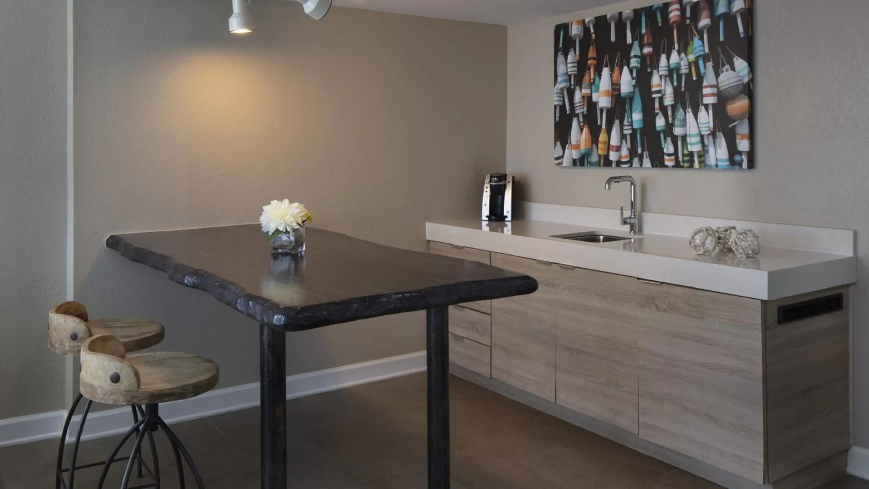 Dining area in Pelican Cove Resort & Marina