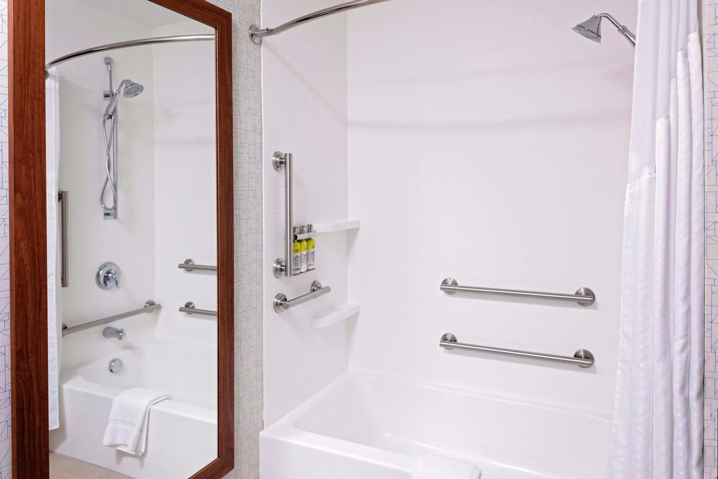 Photo of the whole room in Holiday Inn Express & Suites - Madison by IHG