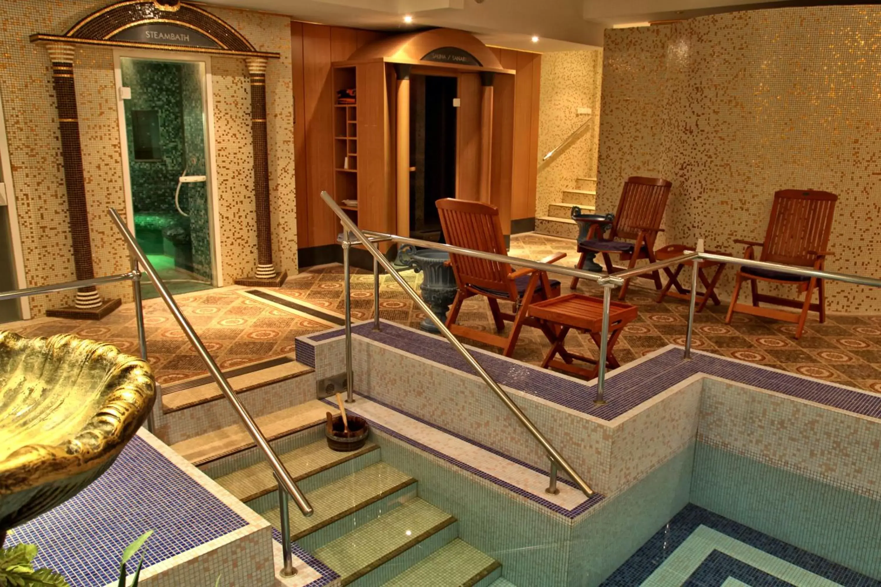 Swimming pool in Esplanade Spa and Golf Resort