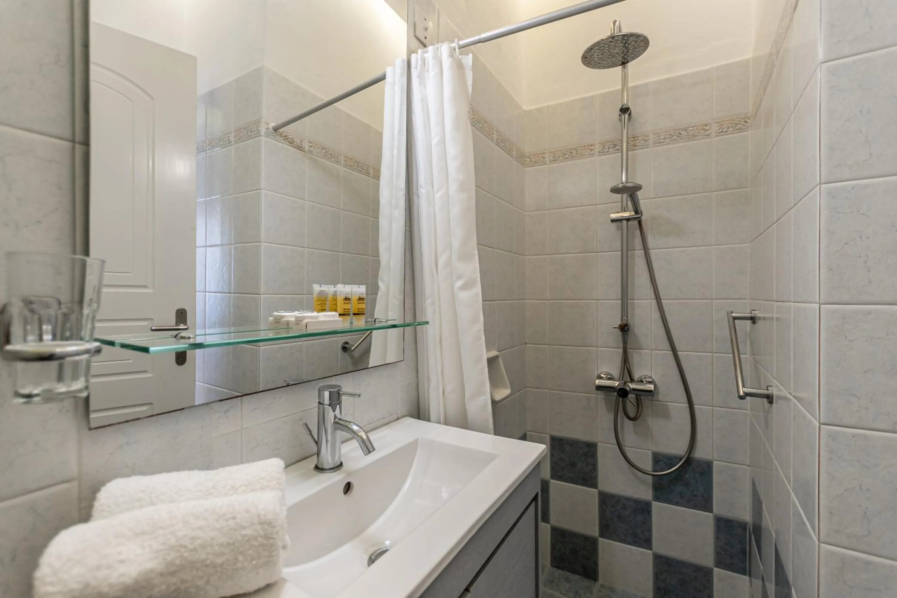 Shower in Hotel Palatia