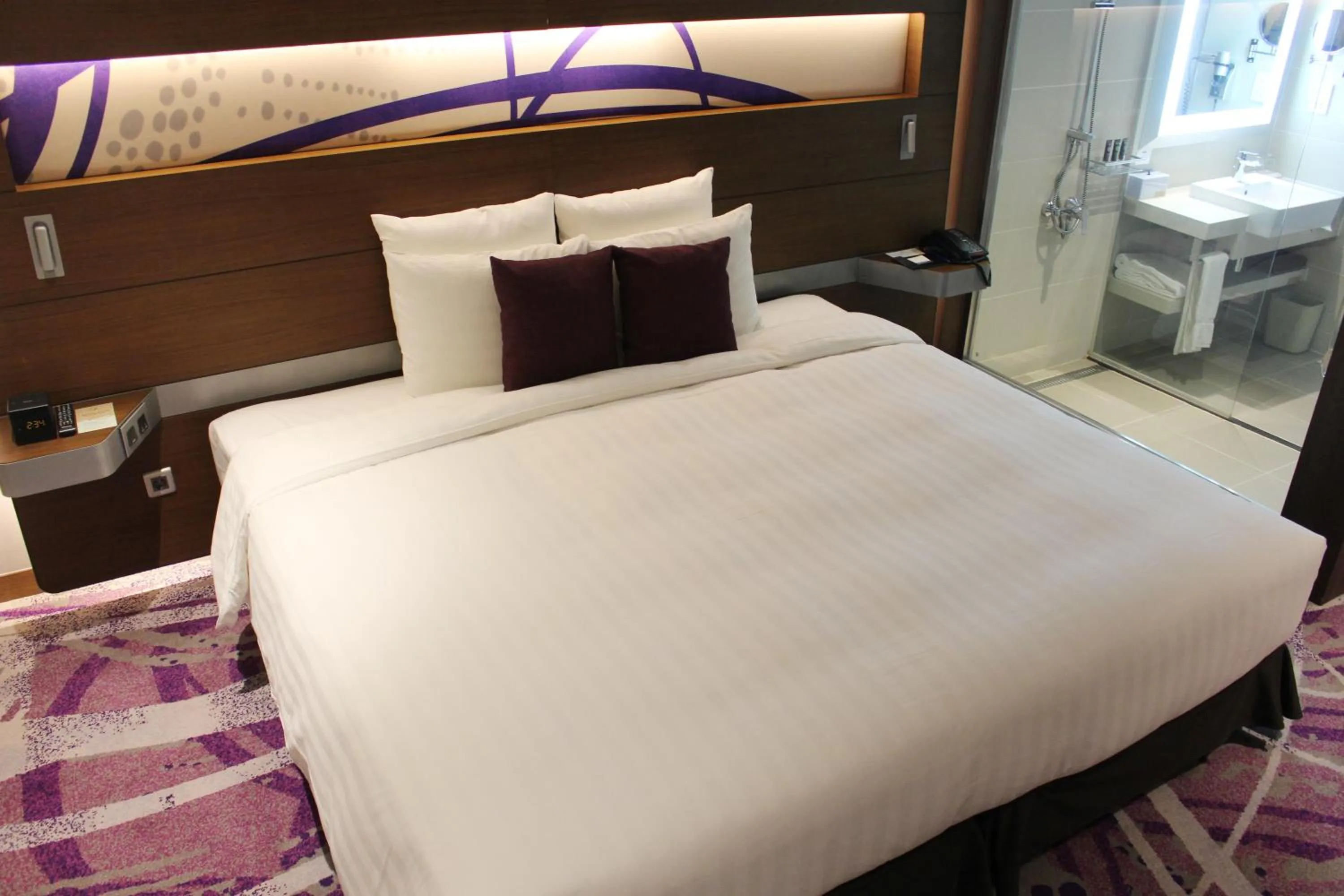 Photo of the whole room, Bed in Novotel Ambassador Suwon