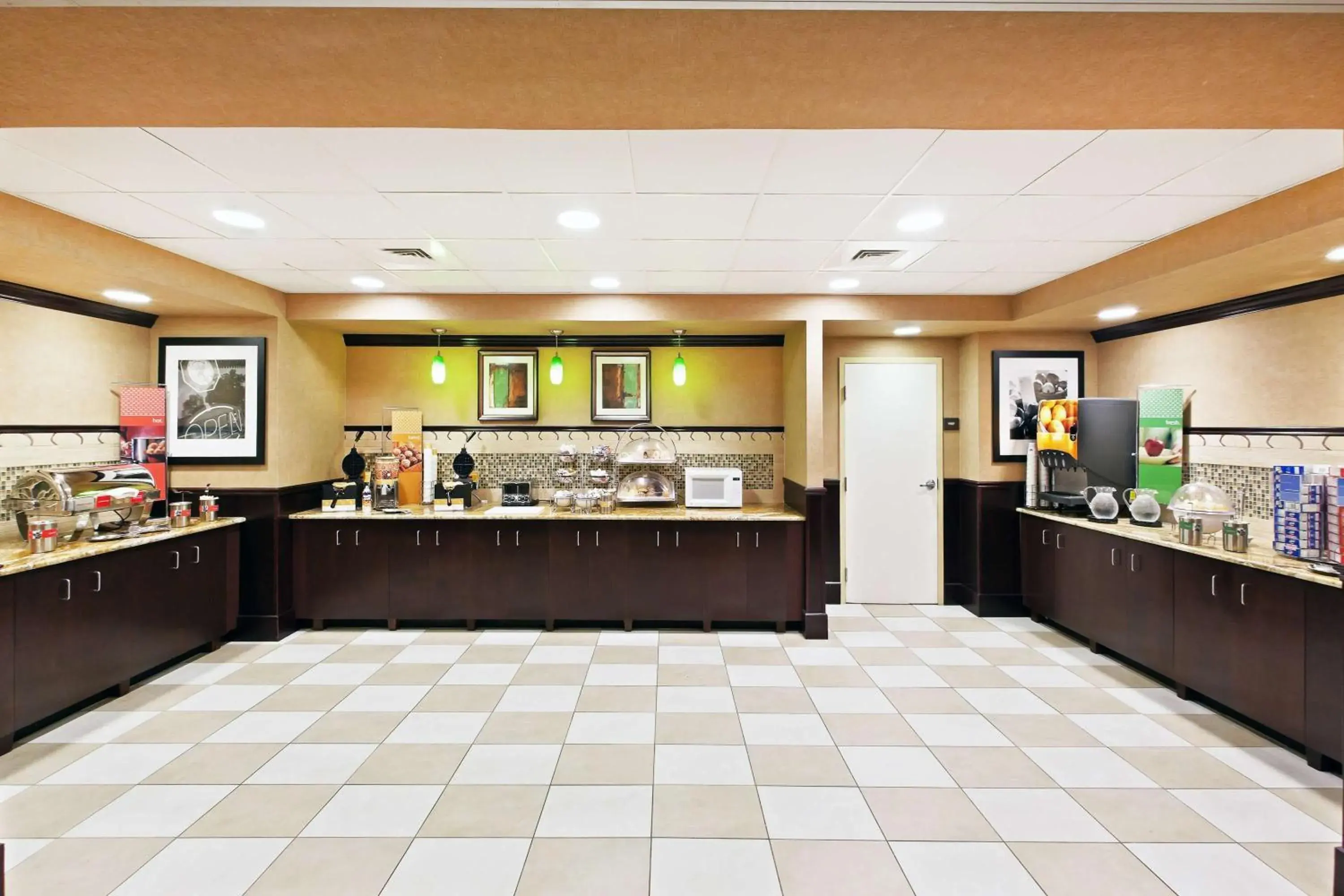 Dining area, Restaurant/Places to Eat in Hampton Inn and Suites Austin - Lakeway