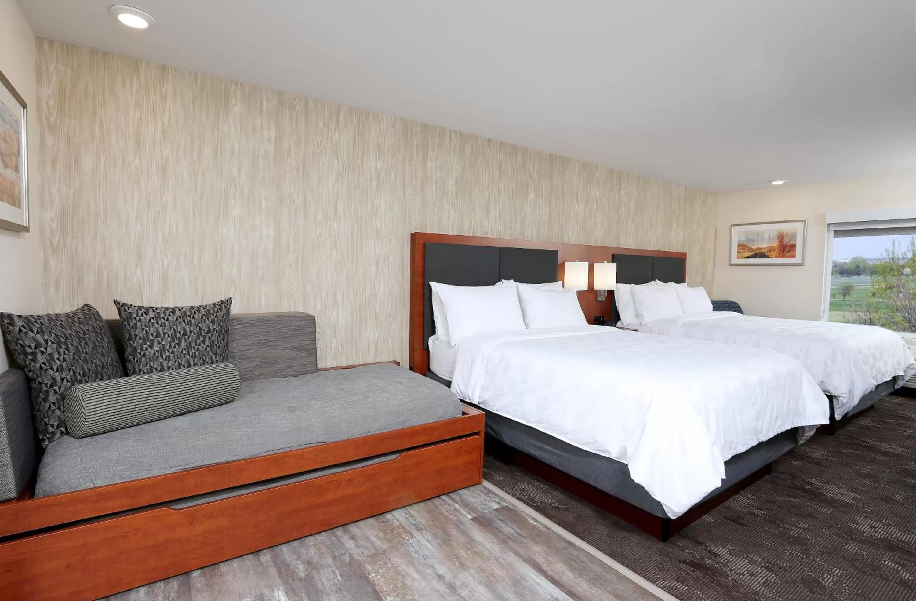 Photo of the whole room, Bed in Holiday Inn & Suites Sioux Falls - Airport by IHG