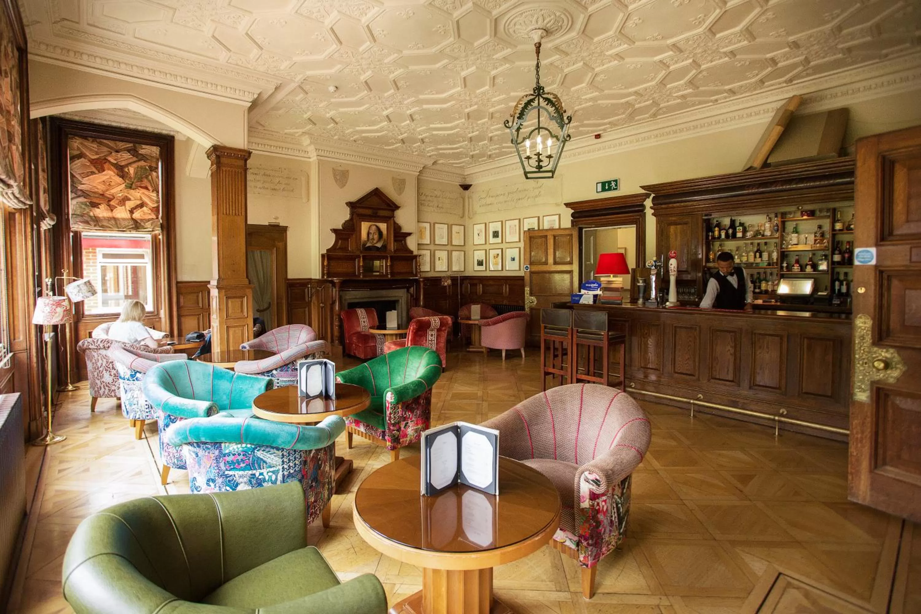 Restaurant/places to eat in Pendley Manor