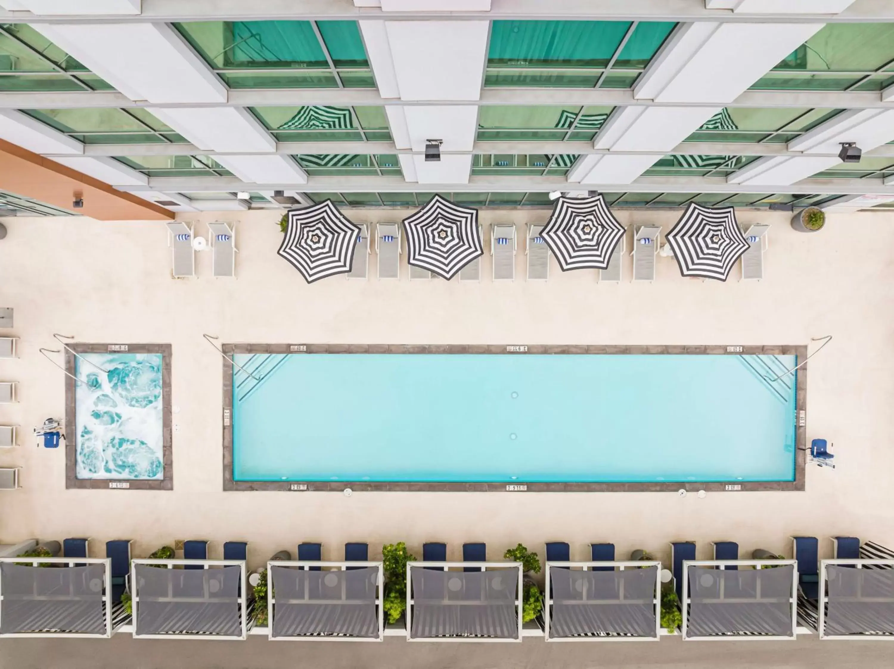 Swimming pool in Carte Hotel San Diego Downtown, Curio Collection By Hilton