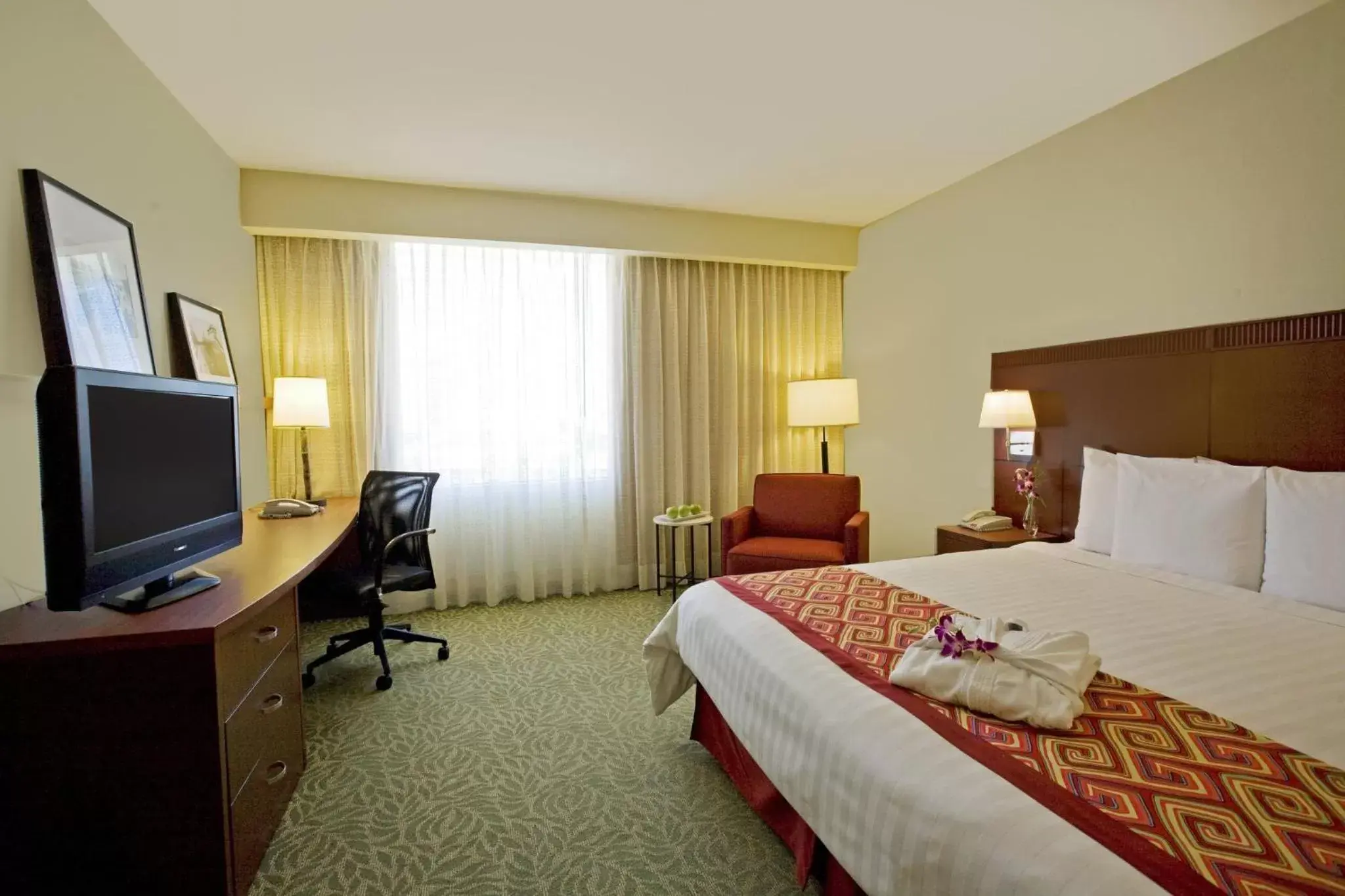 Photo of the whole room, Bed in Courtyard by Marriott Panama Multiplaza Mall