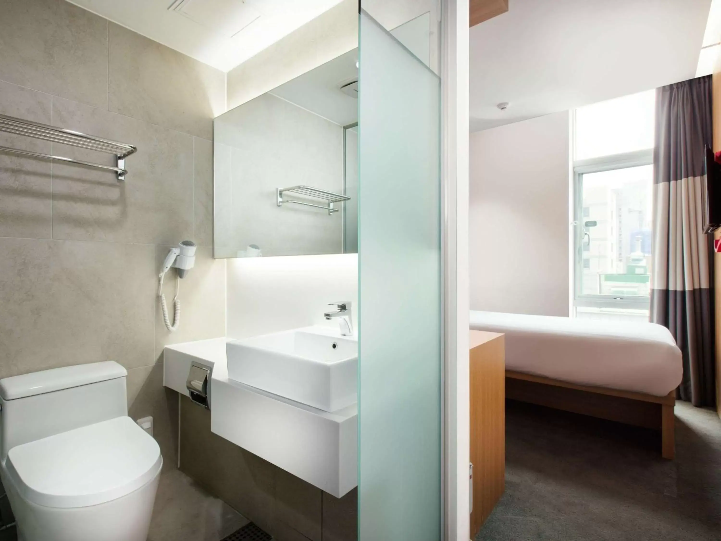 Photo of the whole room, Bathroom in Travelodge Dongdaemun Seoul