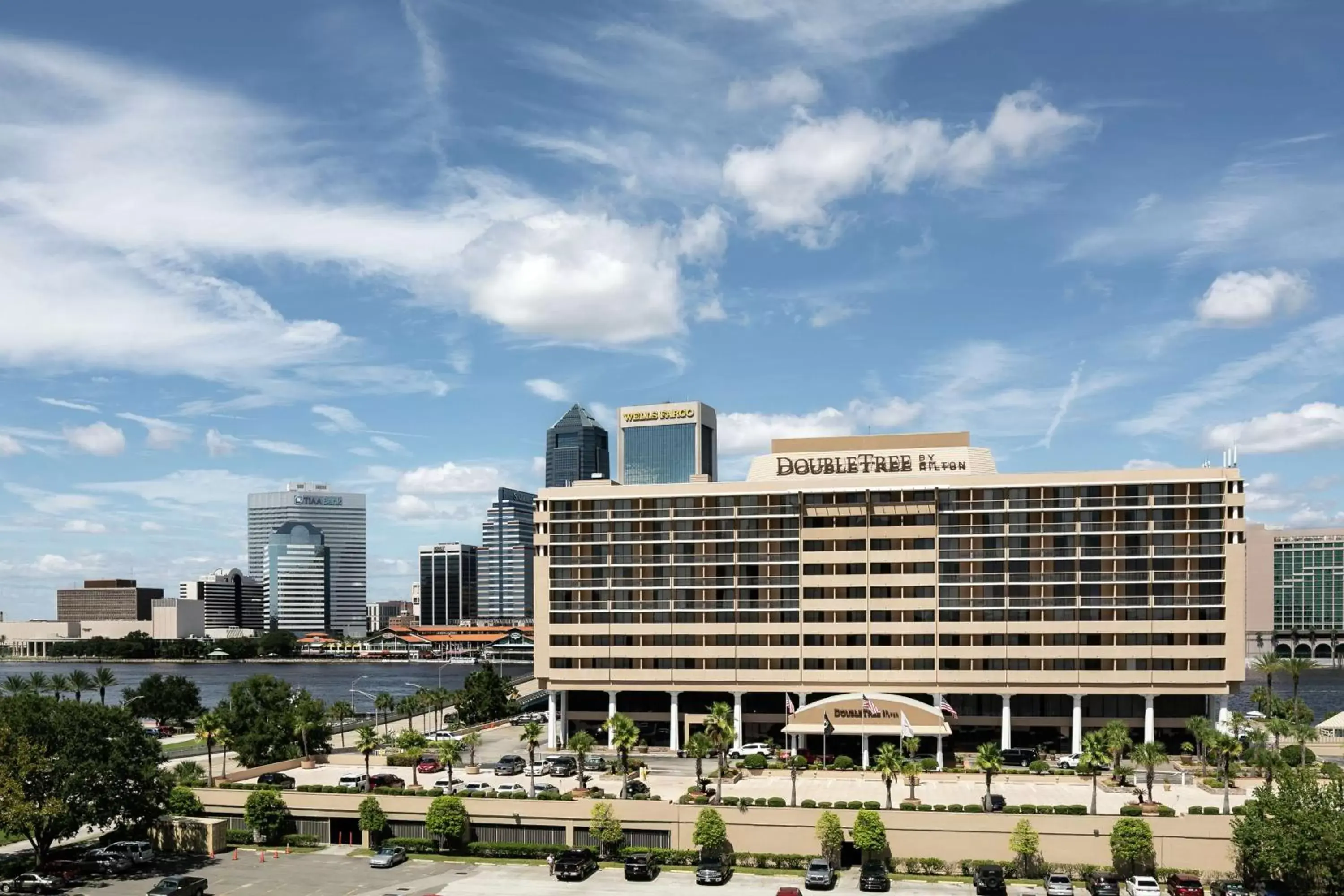 Property Building in DoubleTree by Hilton Jacksonville Riverfront, FL