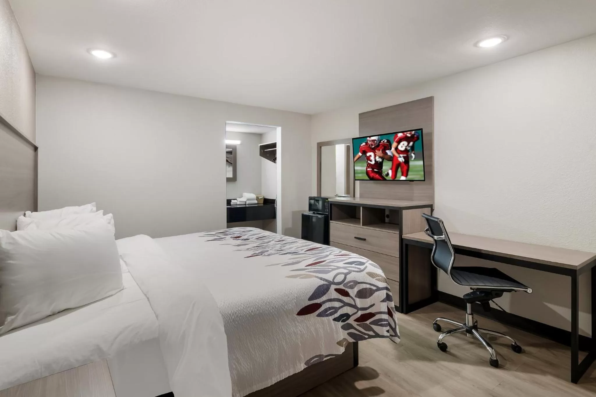 Photo of the whole room, Bed in Red Roof Inn & Conference Center McKinney