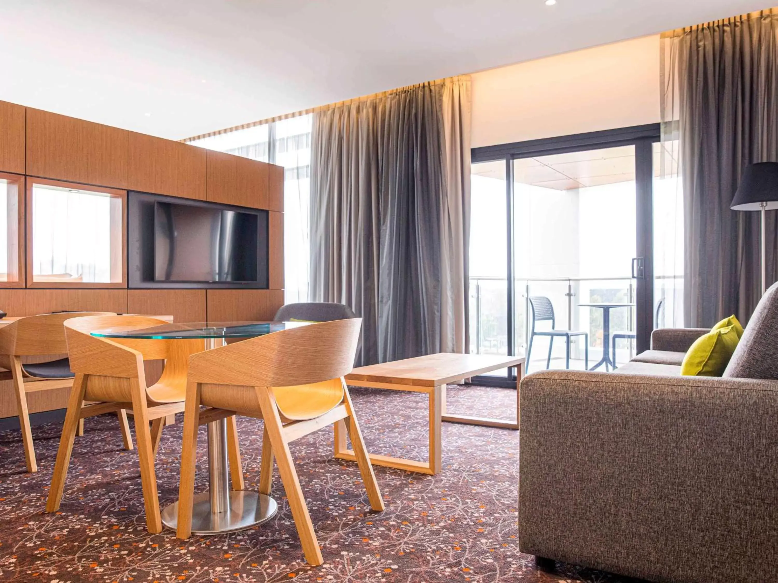 Photo of the whole room, TV/Entertainment Center in Mercure Sydney Liverpool