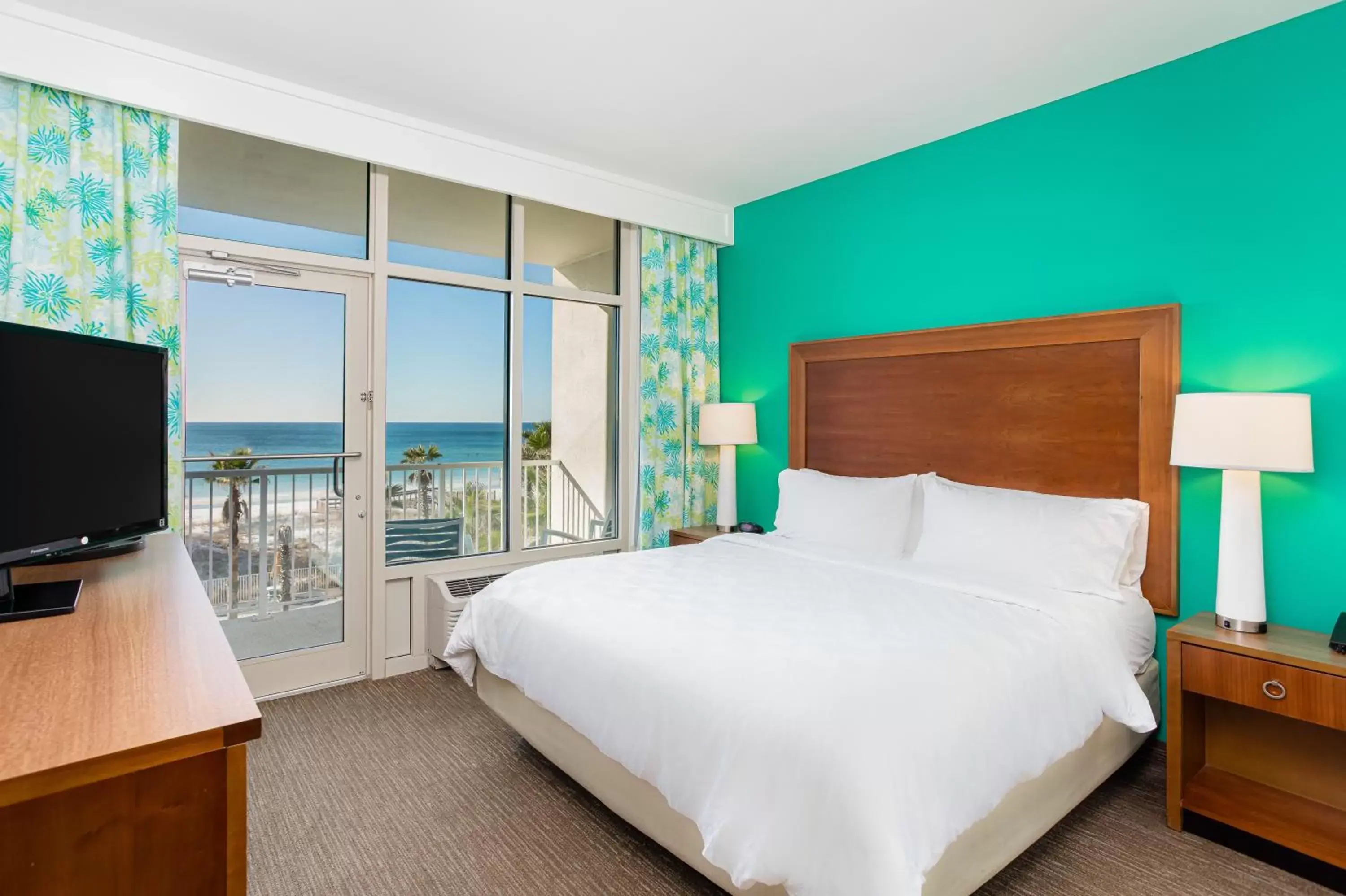 Photo of the whole room, Bed in Holiday Inn Resort Fort Walton Beach, an IHG Hotel