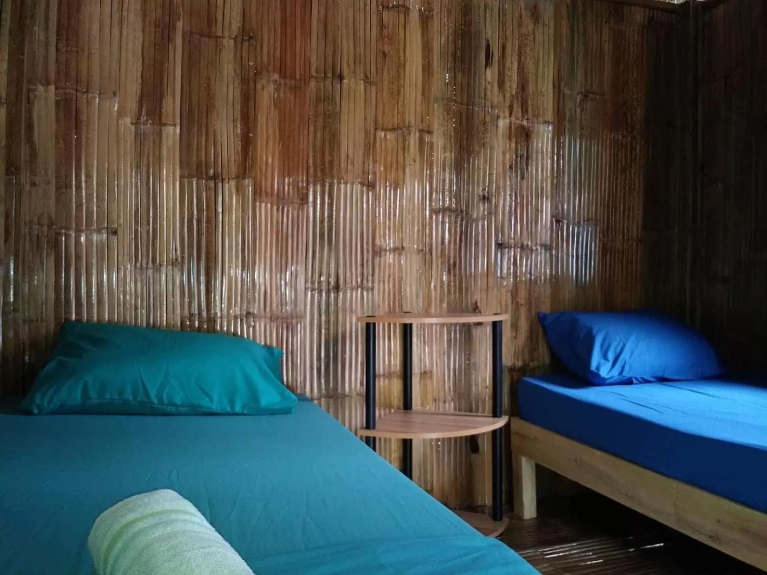 Photo of the whole room, Bed in AivyMaes Divers Resort