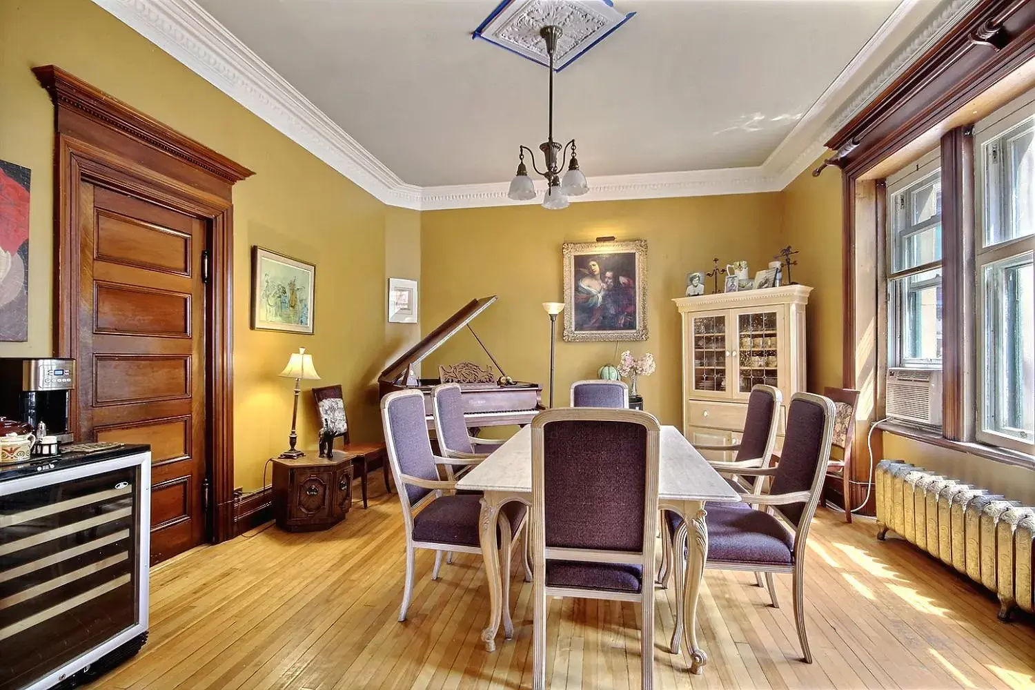 Dining area in B&B La Marquise de Bassano