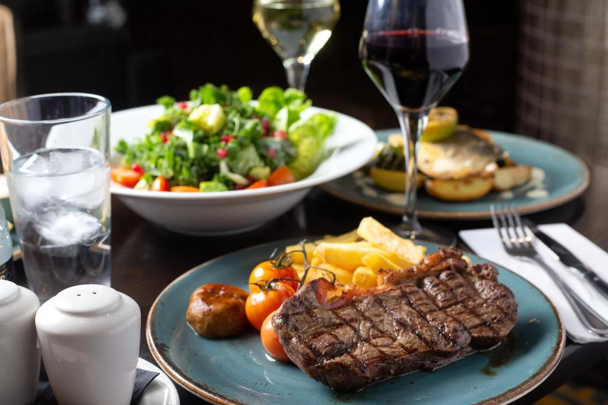 Restaurant/places to eat in President Hotel