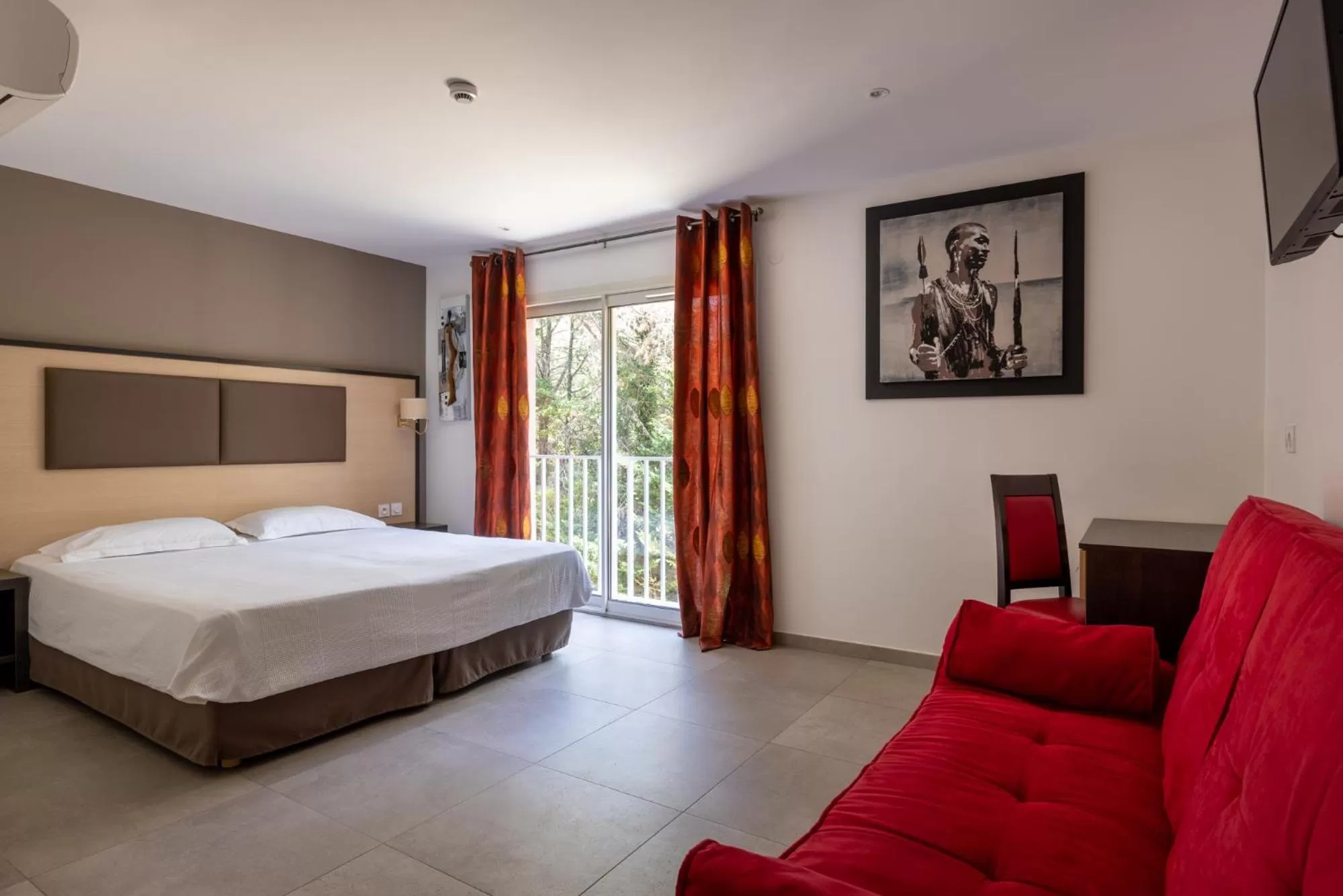 Bed in The Originals City, Hôtel Les Bastides du Gapeau