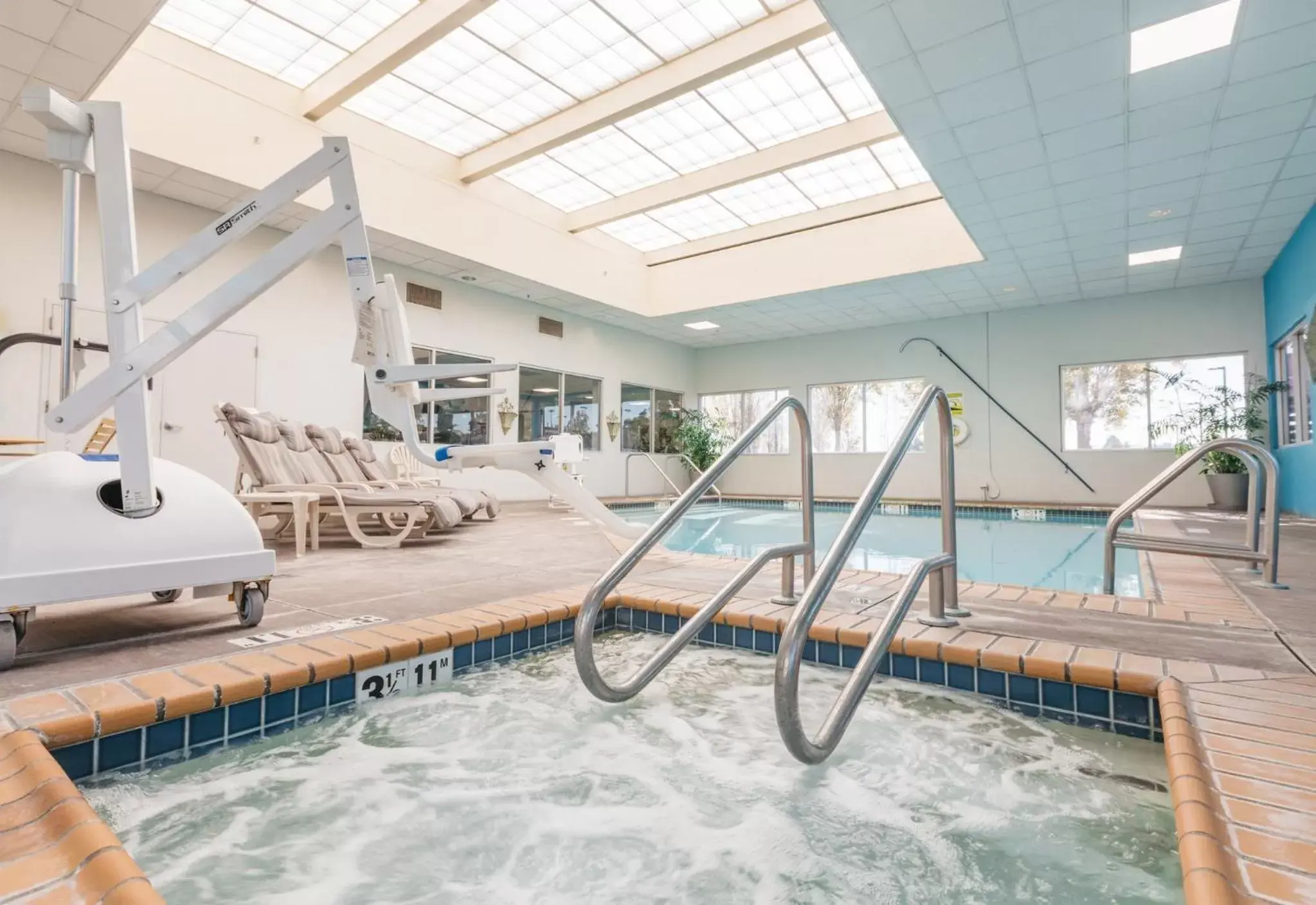 Swimming Pool in Crowne Plaza San Francisco Airport, an IHG Hotel