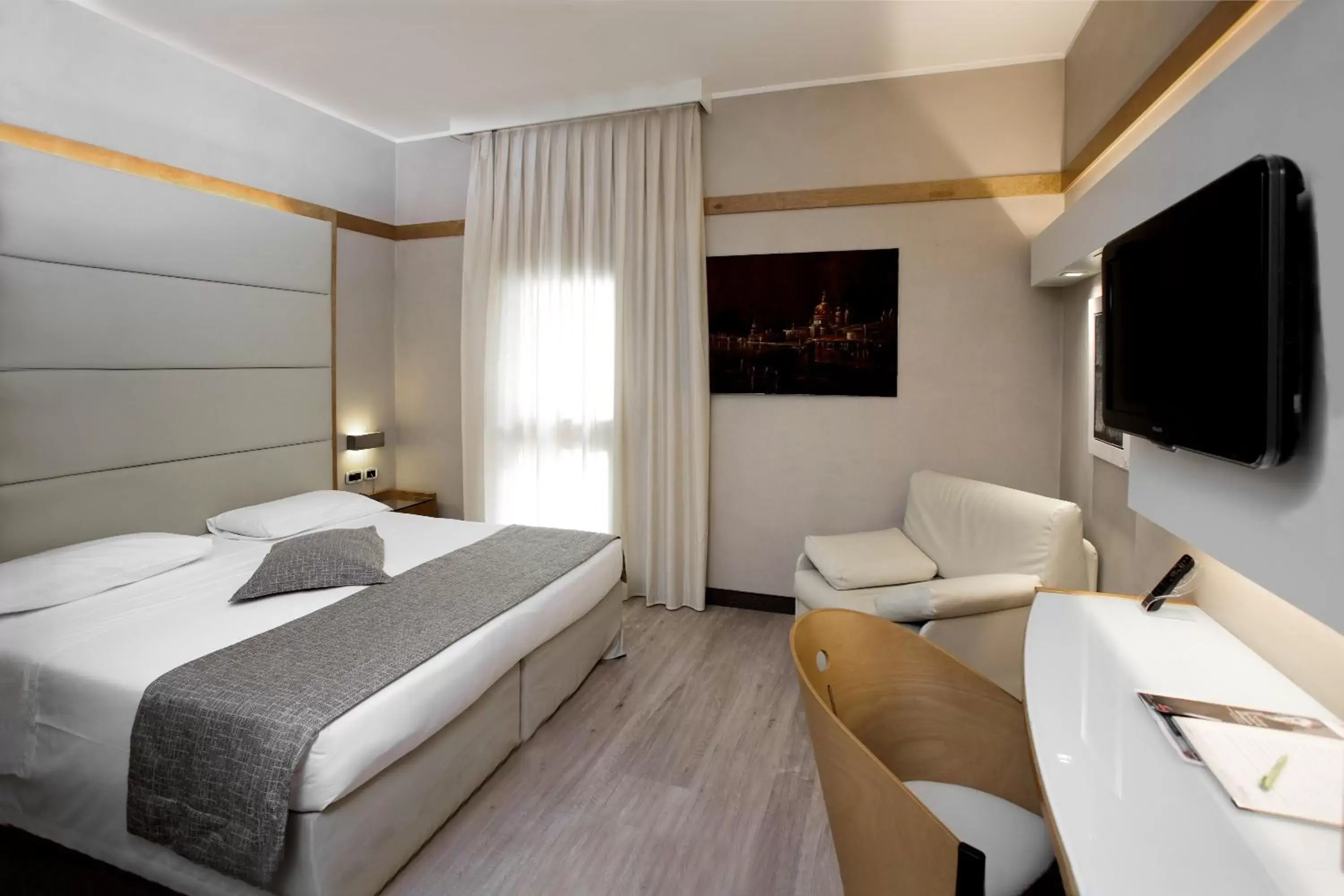 Photo of the whole room, TV/Entertainment Center in Park Hotel Ai Pini & Restaurant Ai Pini