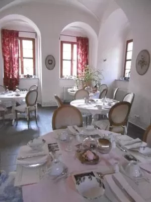 Restaurant/places to eat in ApartOne Altstadt-Hotel