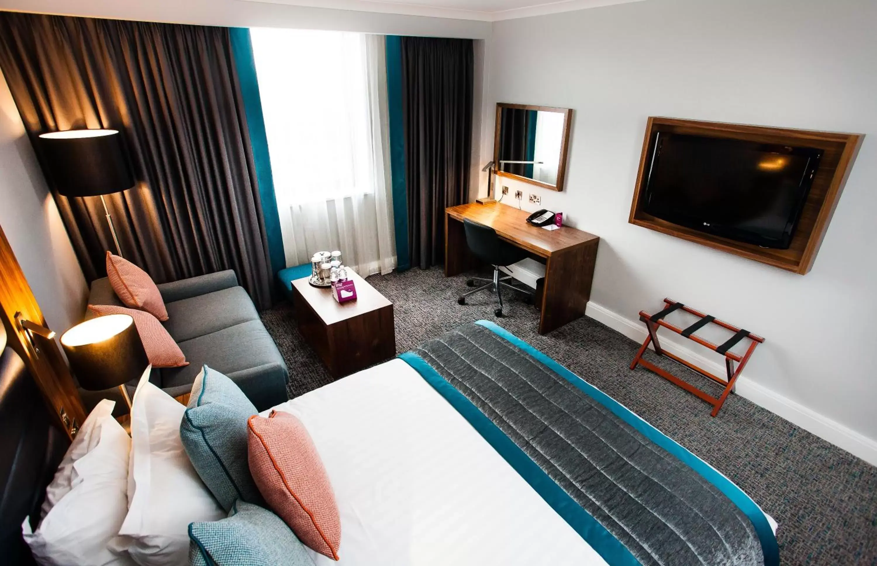 Photo of the whole room, TV/Entertainment Center in Crowne Plaza Leeds, an IHG Hotel