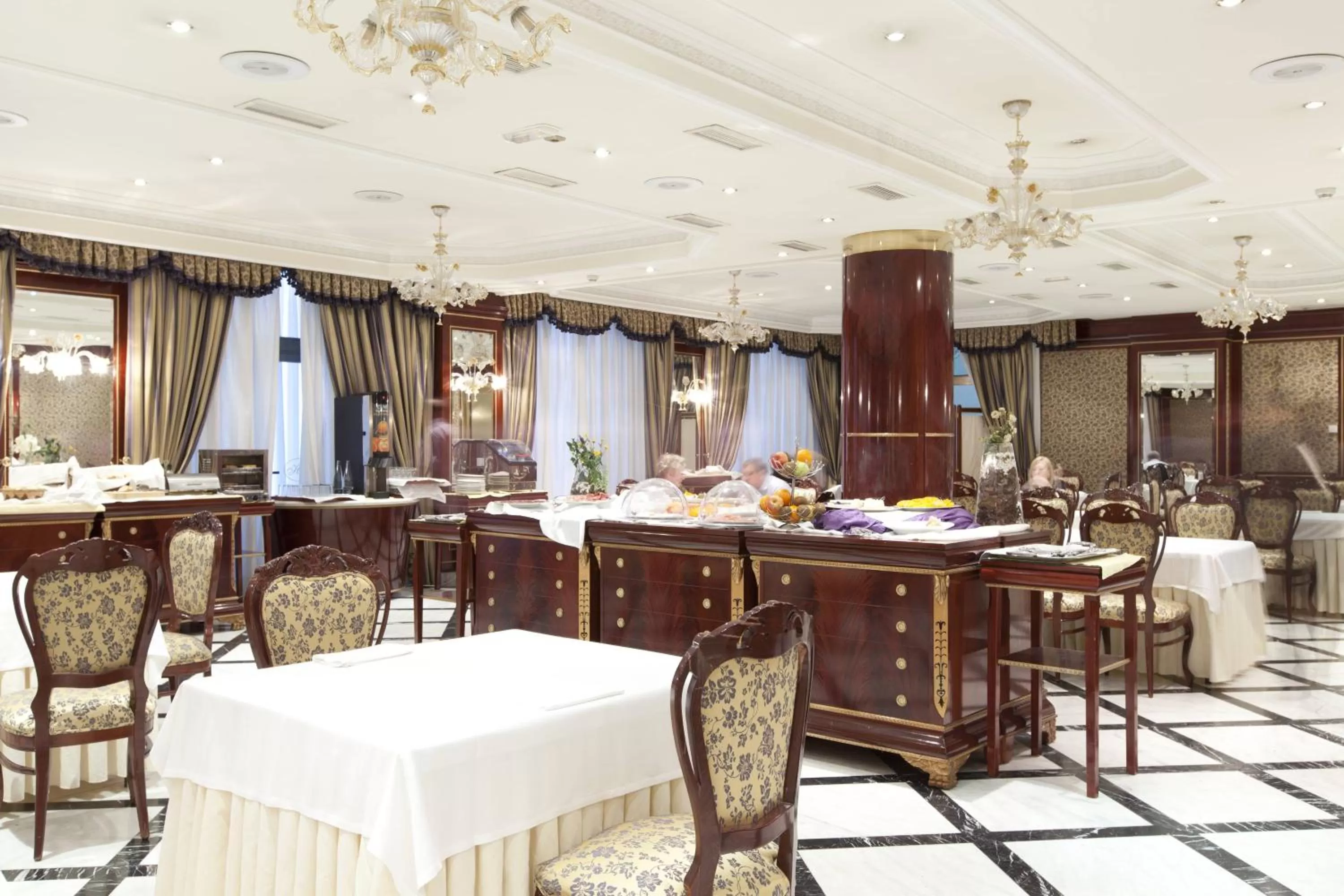 Restaurant/places to eat in Hotel Alameda Palace