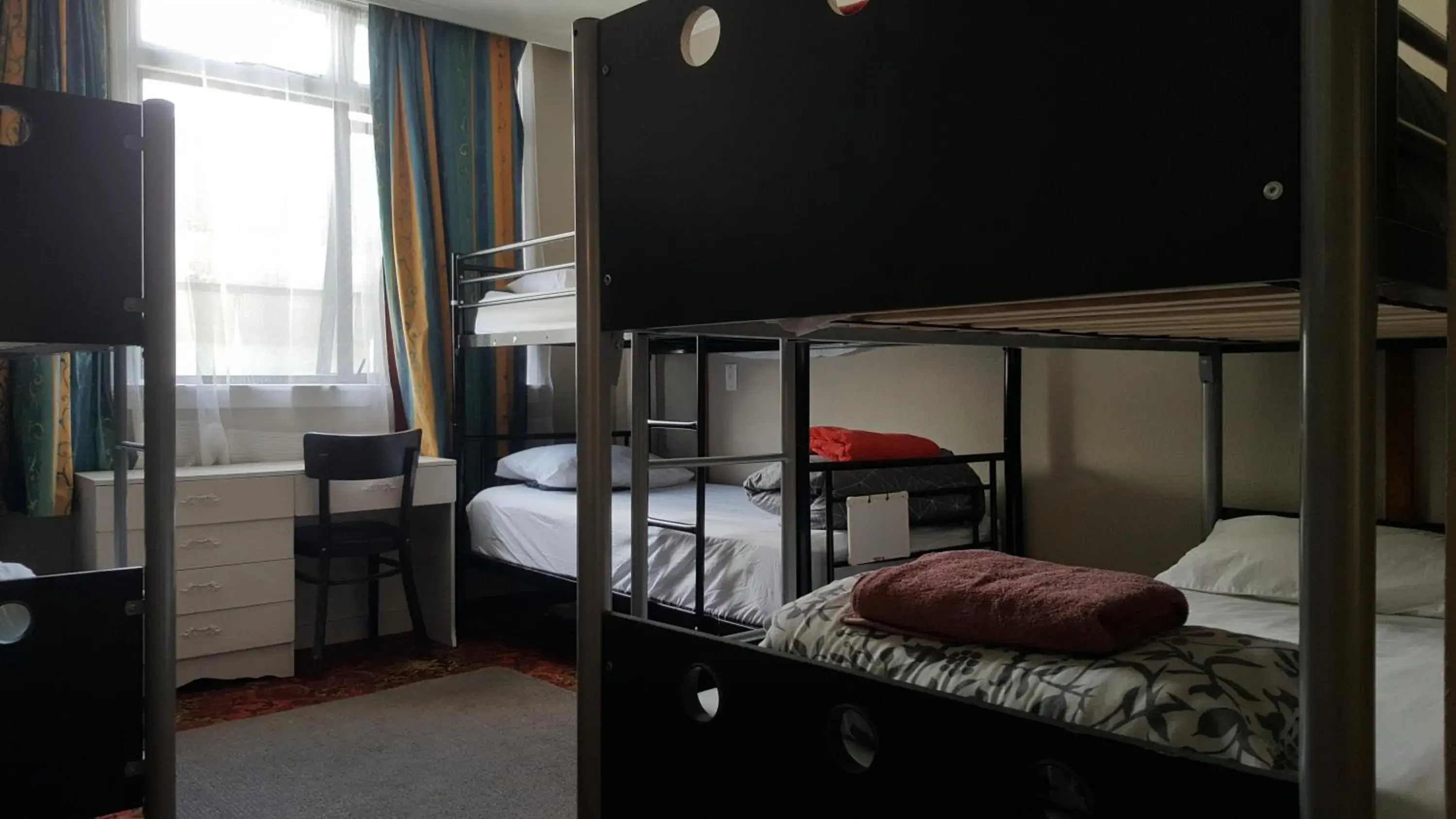 Bed in 6-Bed Female Dormitory Room in Ariki Backpackers
