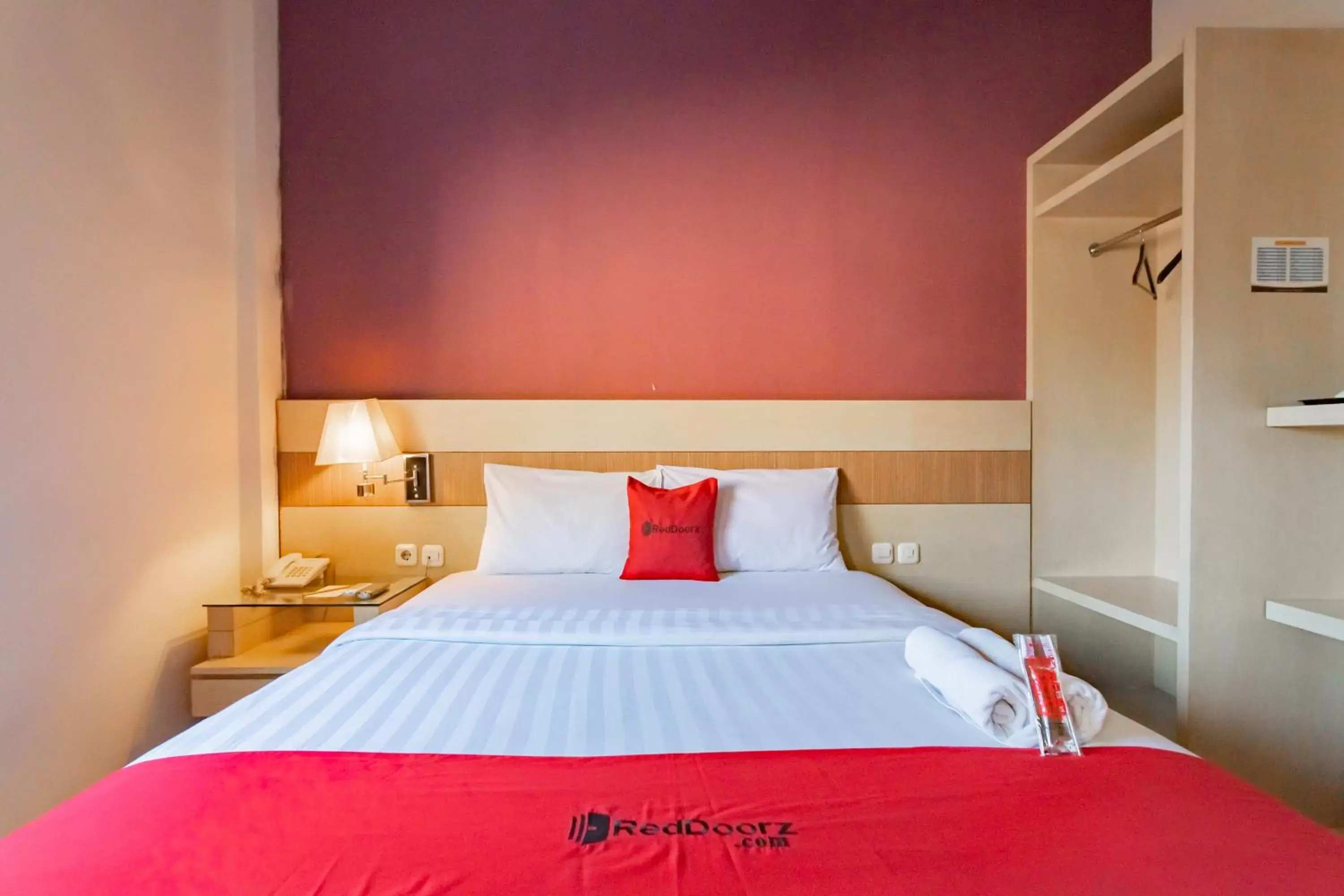 Bedroom, Bed in RedDoorz Premium near Bandung Station