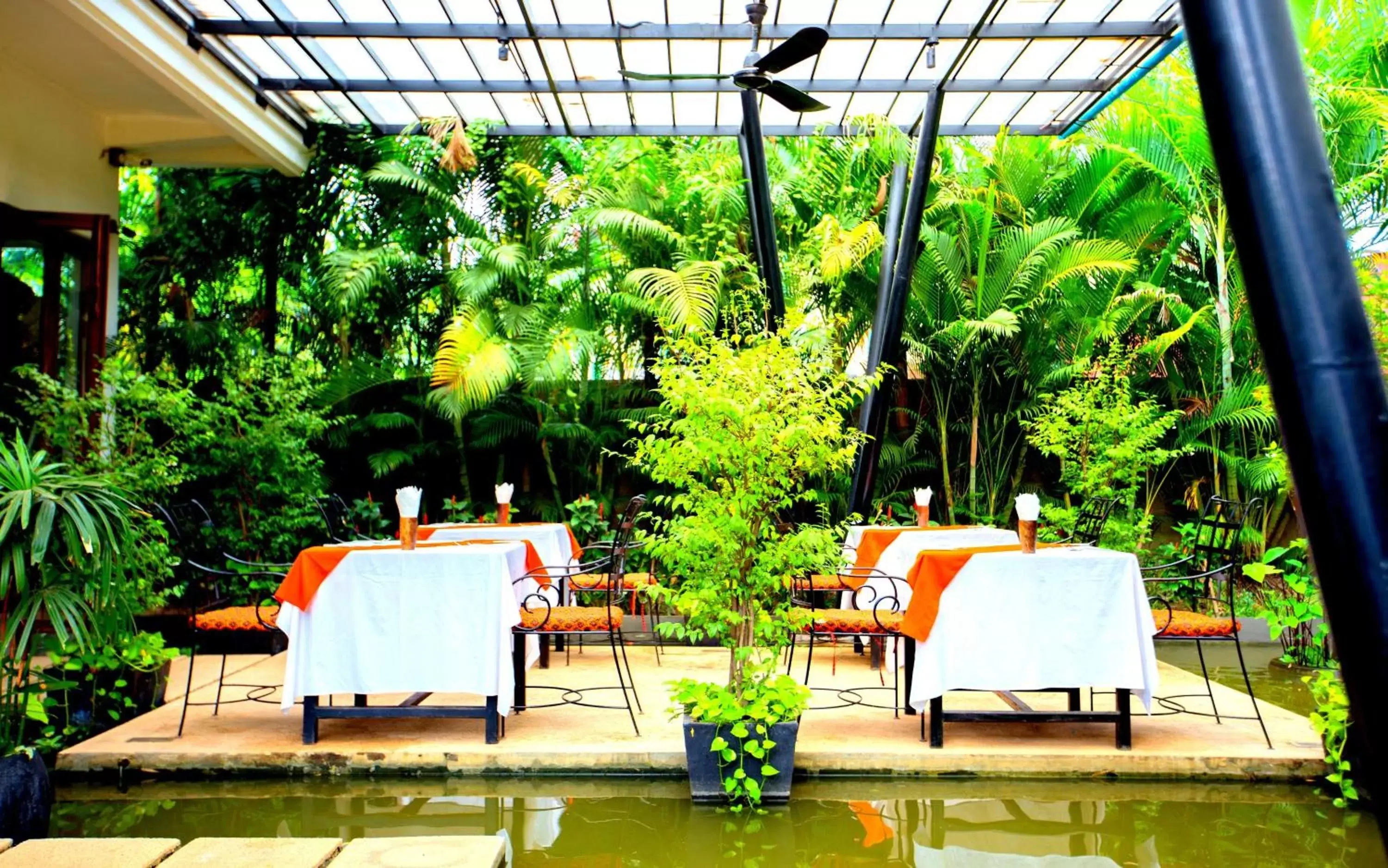 Patio, Restaurant/Places to Eat in La Residence Blanc D'Angkor