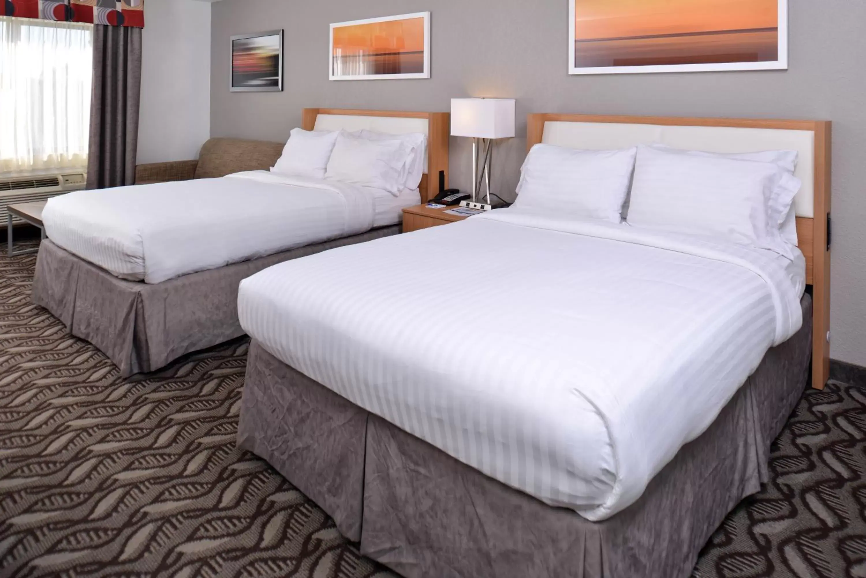 Photo of the whole room, Bed in Holiday Inn Express Hotel & Suites Lonoke I-40, an IHG Hotel