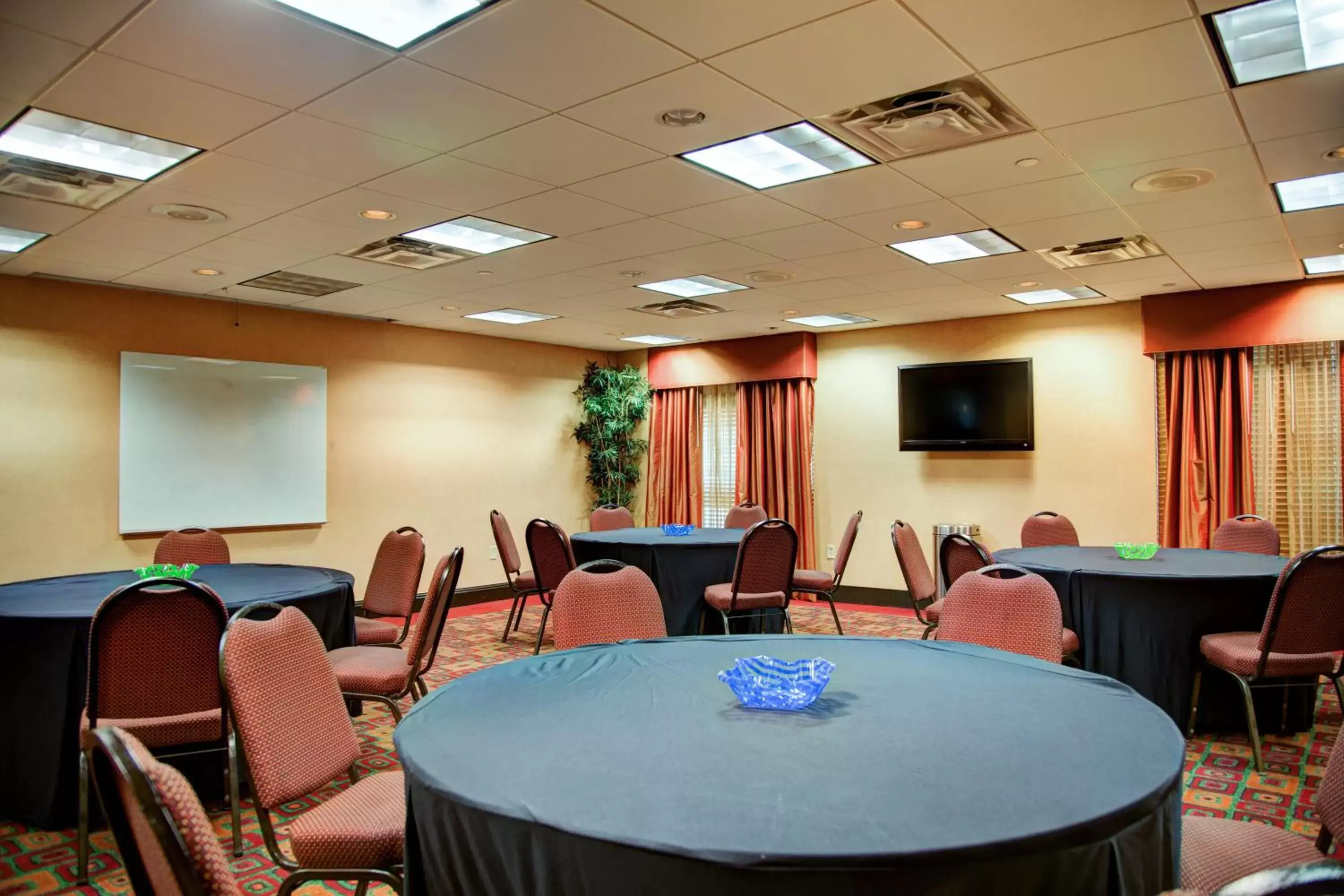 Meeting/conference room in Holiday Inn Express Tyler South, an IHG Hotel