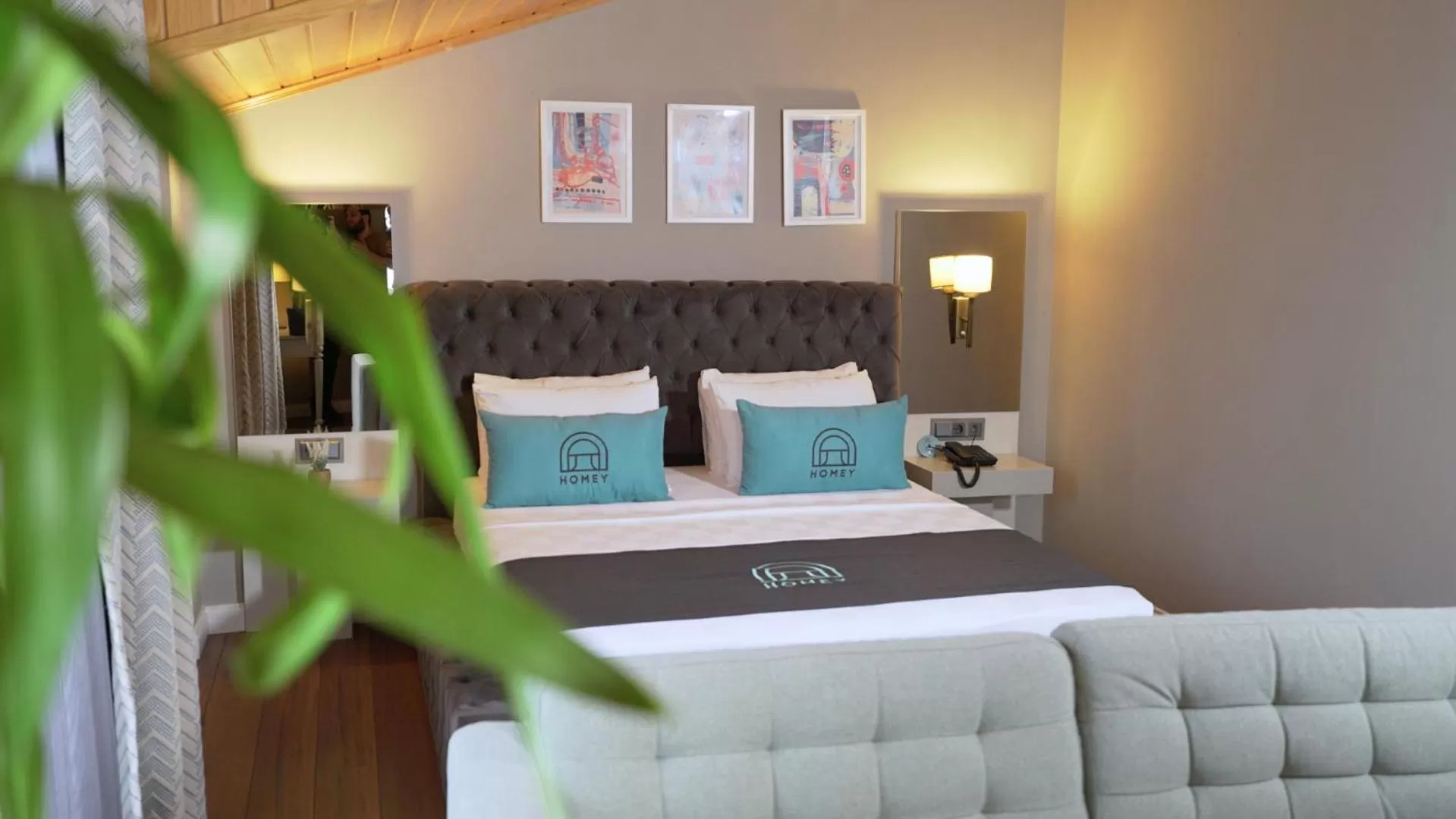 Bed in Homey AirPort Hotel