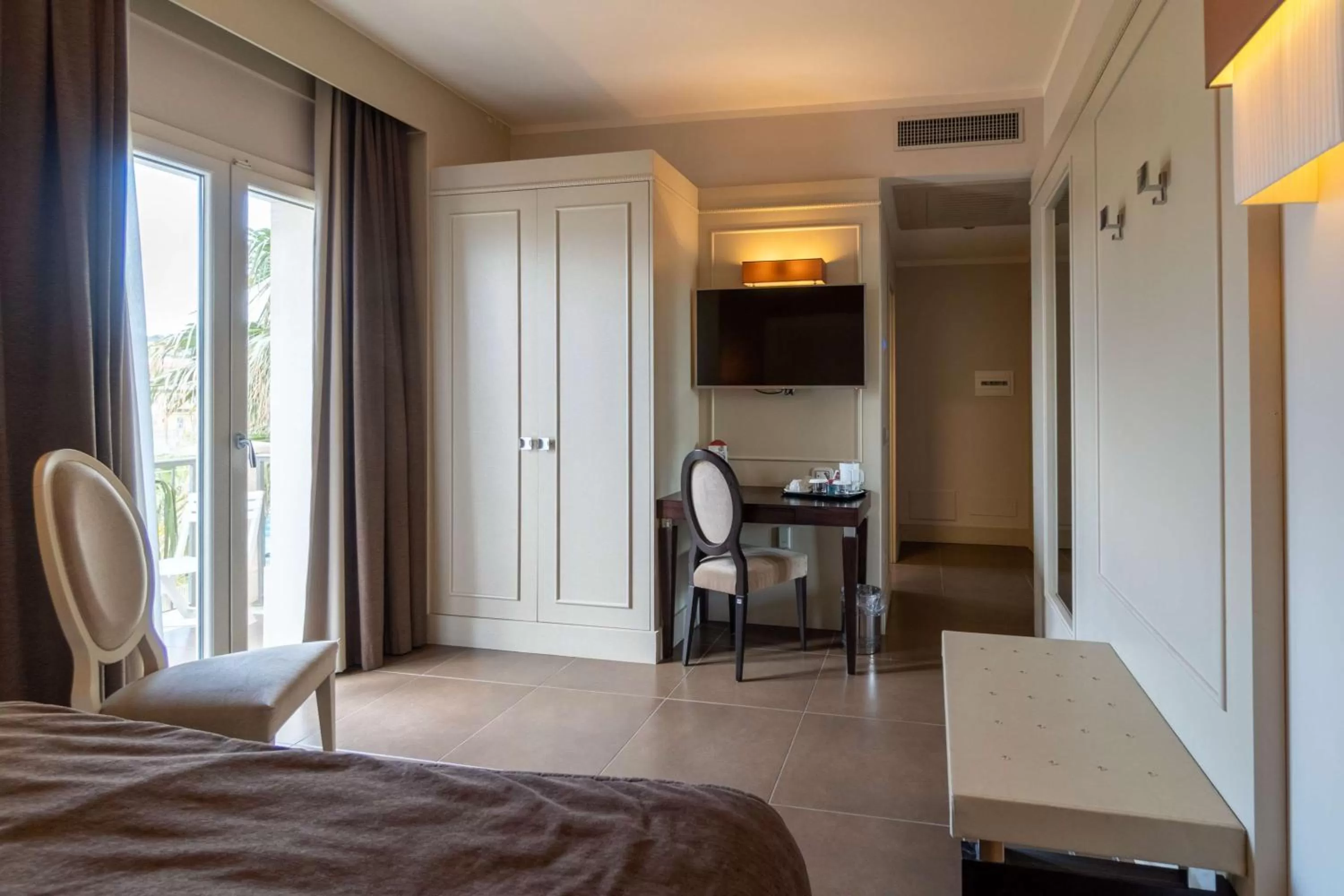 Photo of the whole room, Bed in Best Western Plus Hotel Perla Del Porto