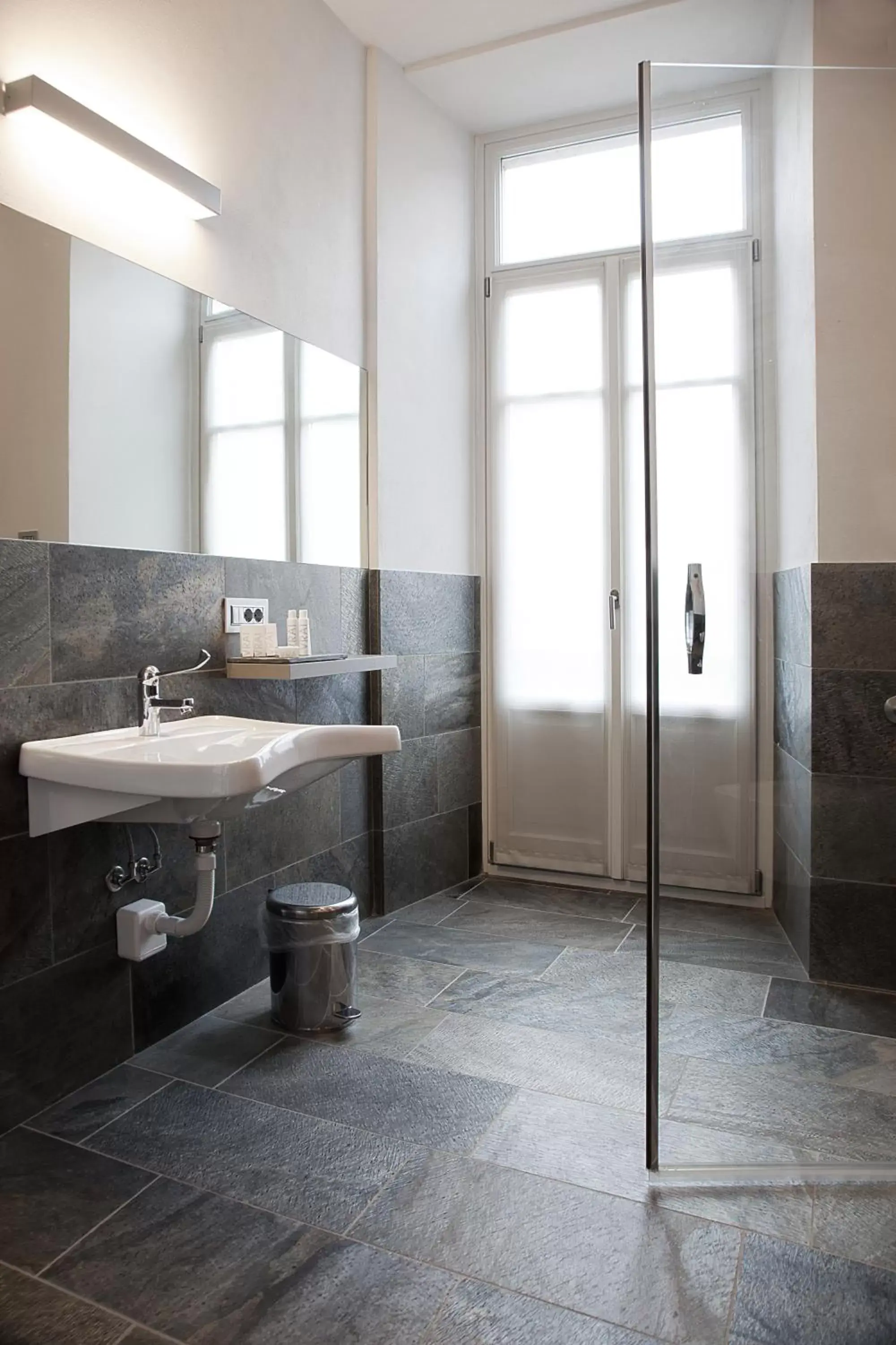 Day, Bathroom in Hotel Di Varese