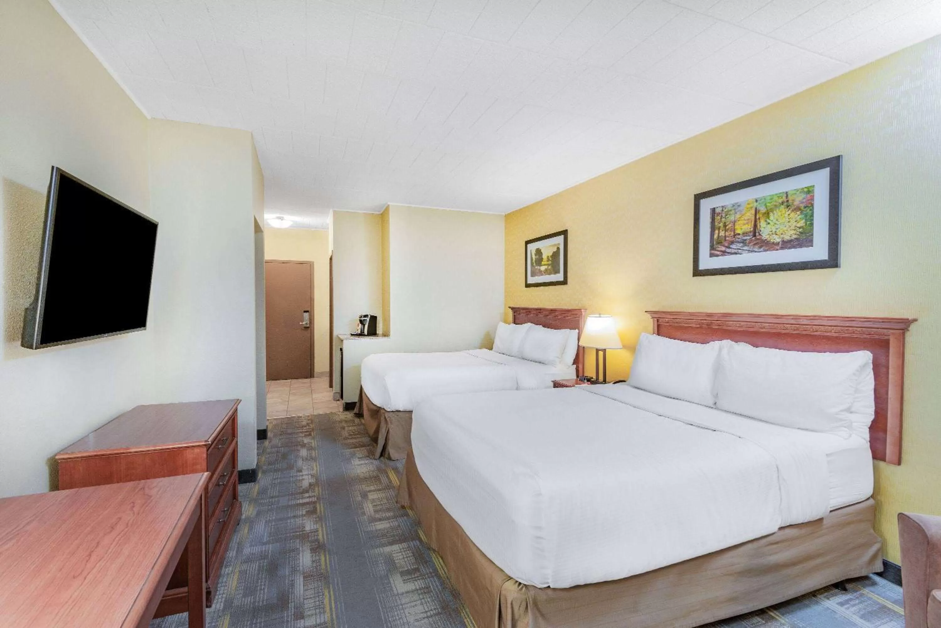 Photo of the whole room, Bed in Wyndham Garden York