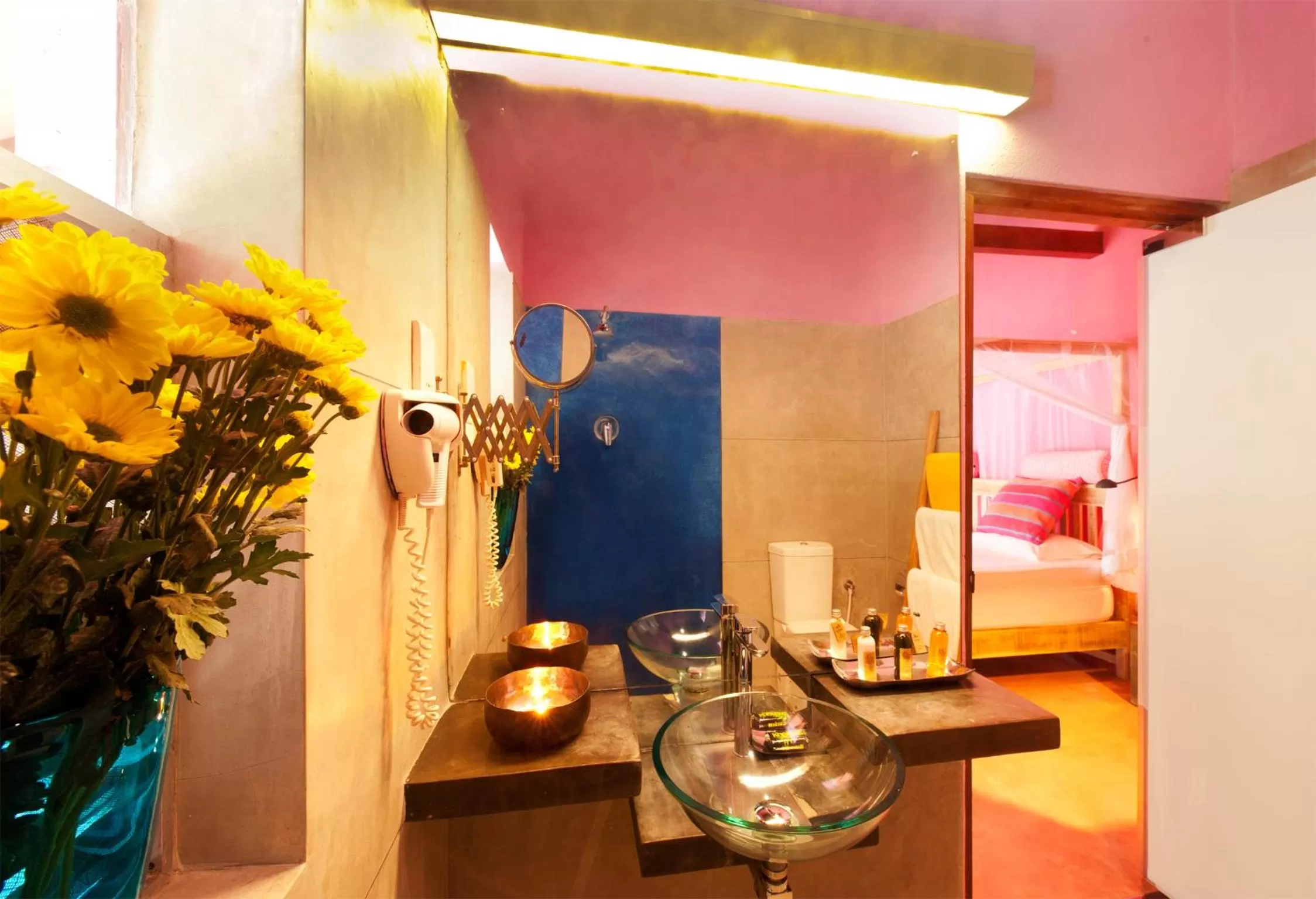 Bathroom, Bed in Dickman Resort "The Boutique Hotel"