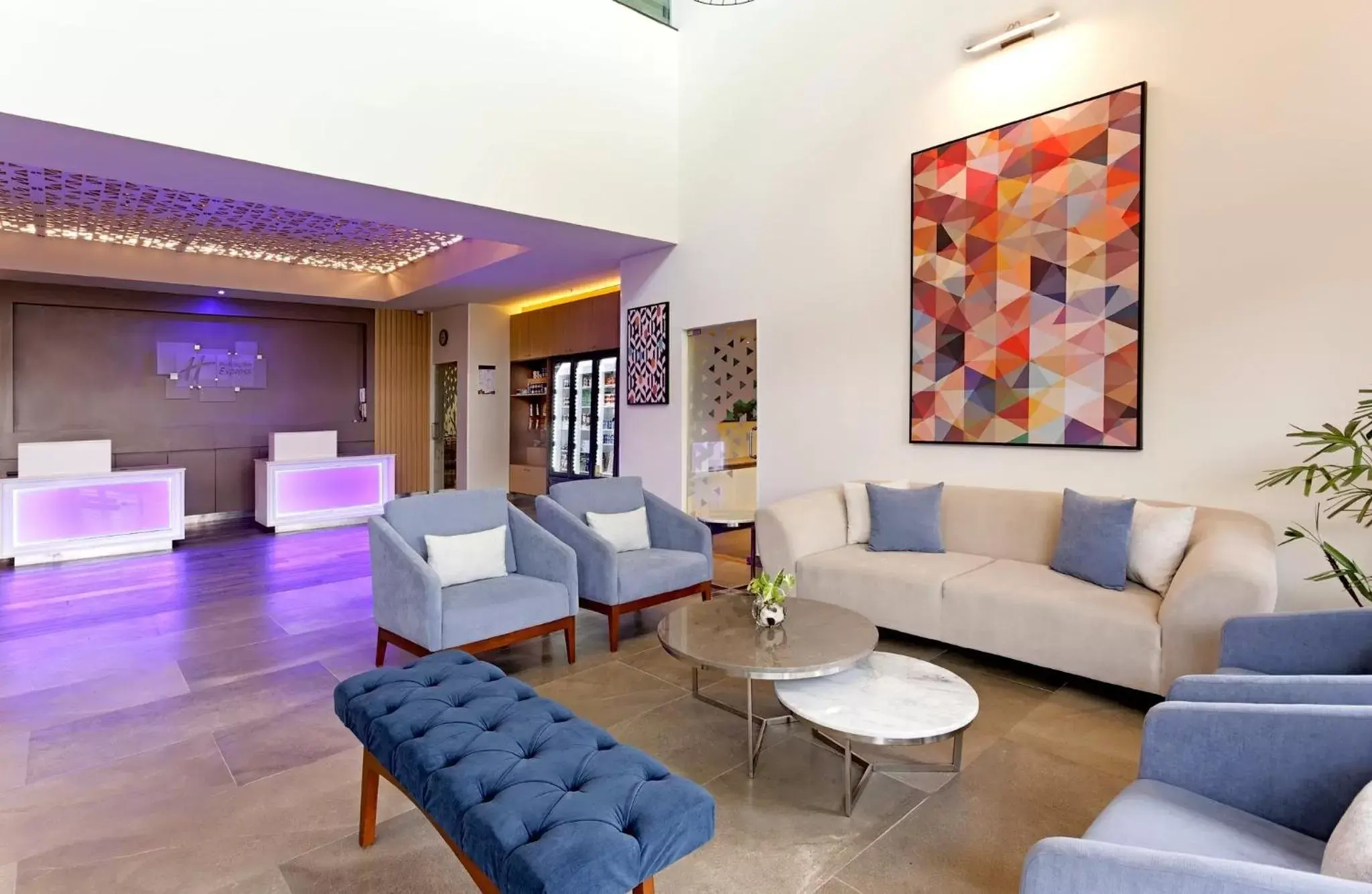 Lobby or reception, Seating Area in Holiday Inn Express Villahermosa, an IHG Hotel