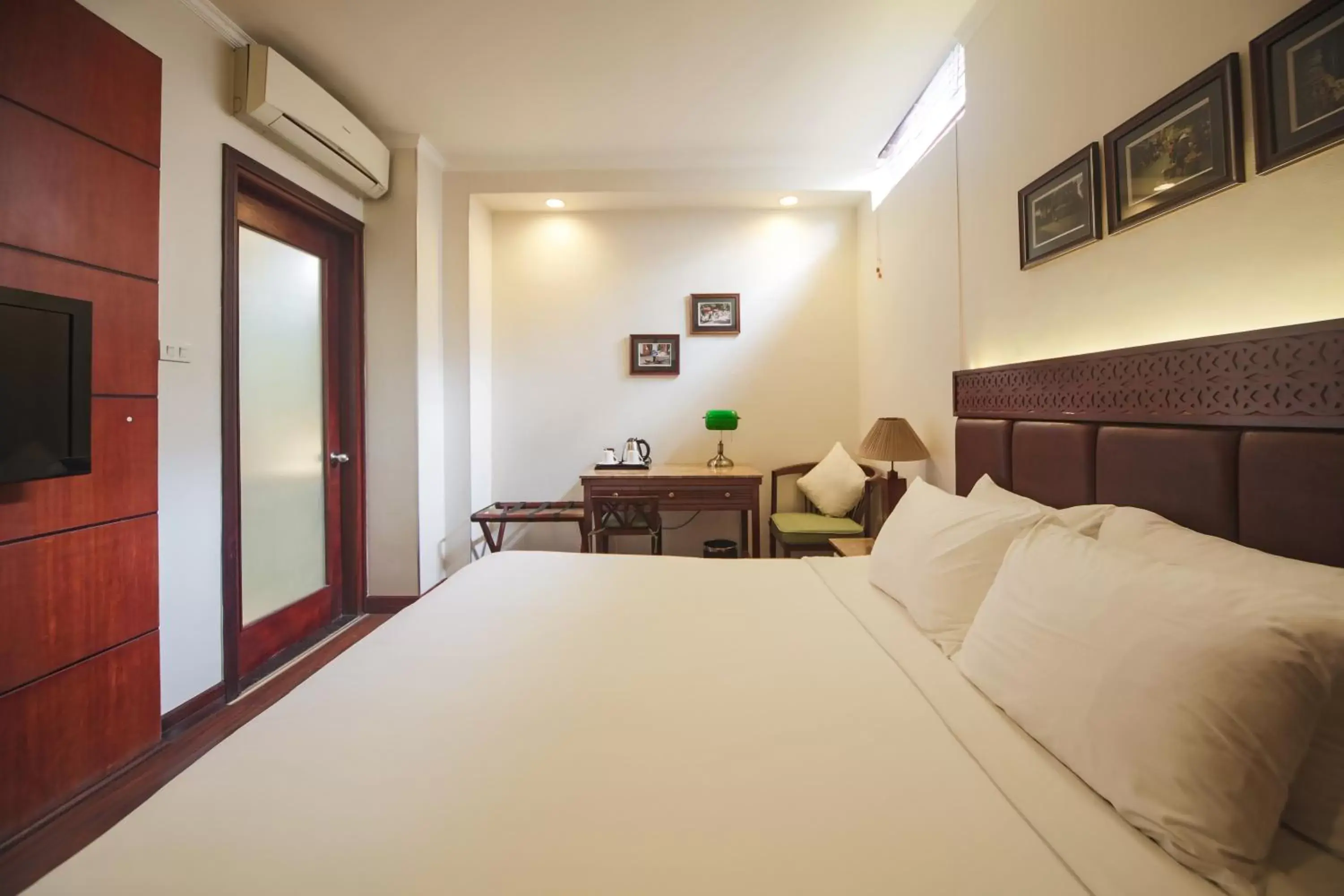 Bedroom, Bed in Hanoi E Central Luxury Hotel & Restaurant