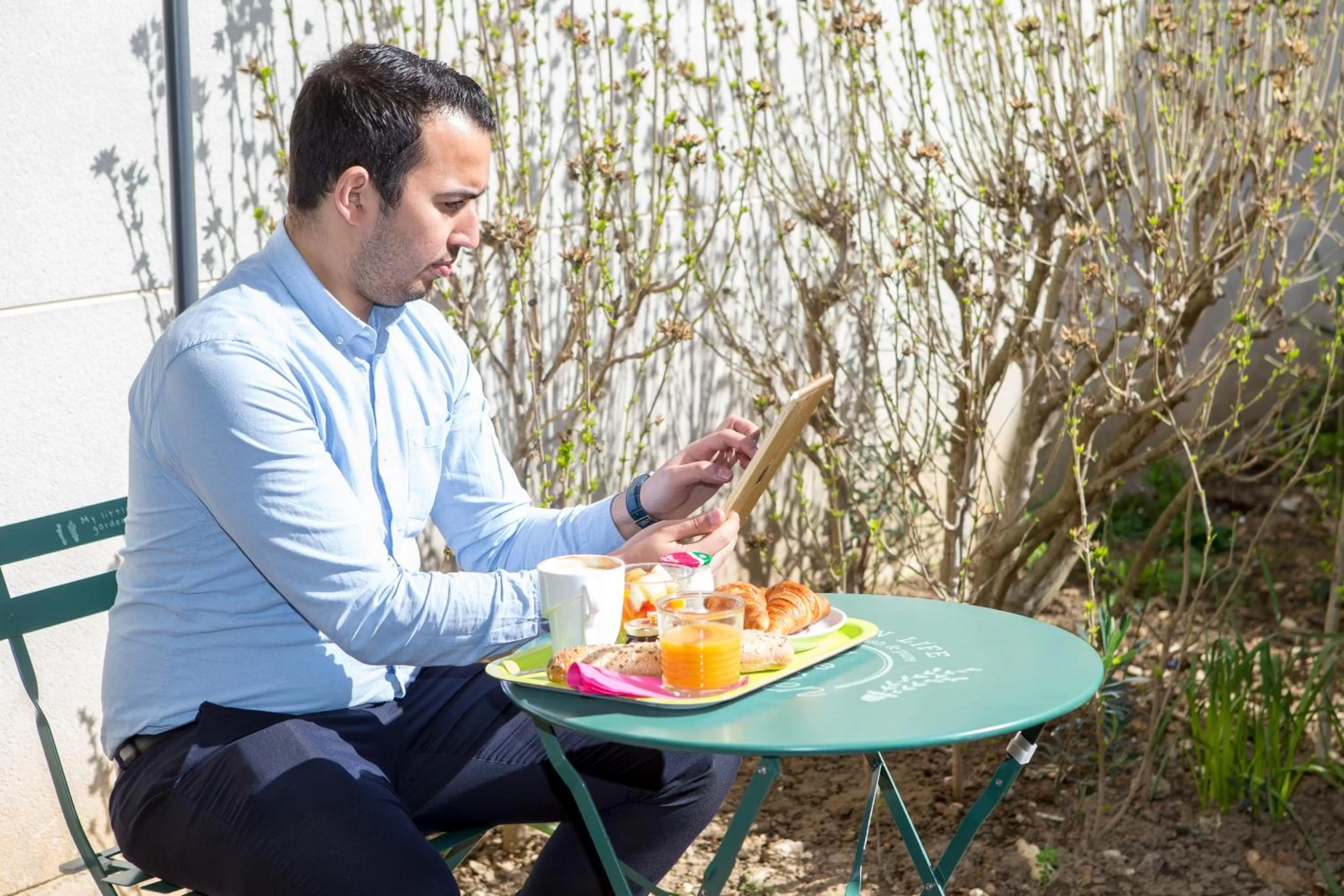 Food and drinks in HOTEL DE PARIS MONTPARNASSE