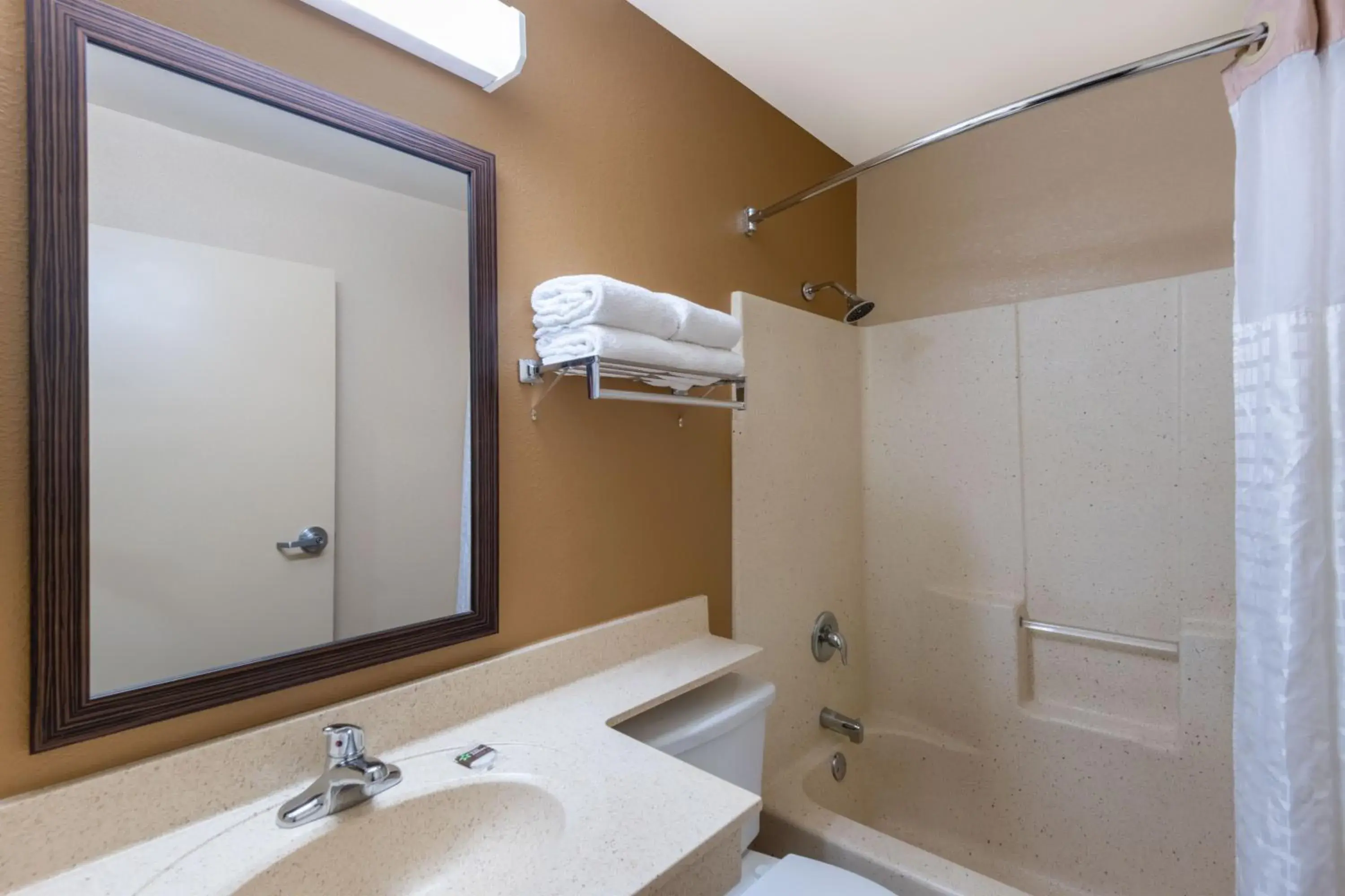 Bathroom in Extended Stay America Suites - Chicago - Woodfield Mall