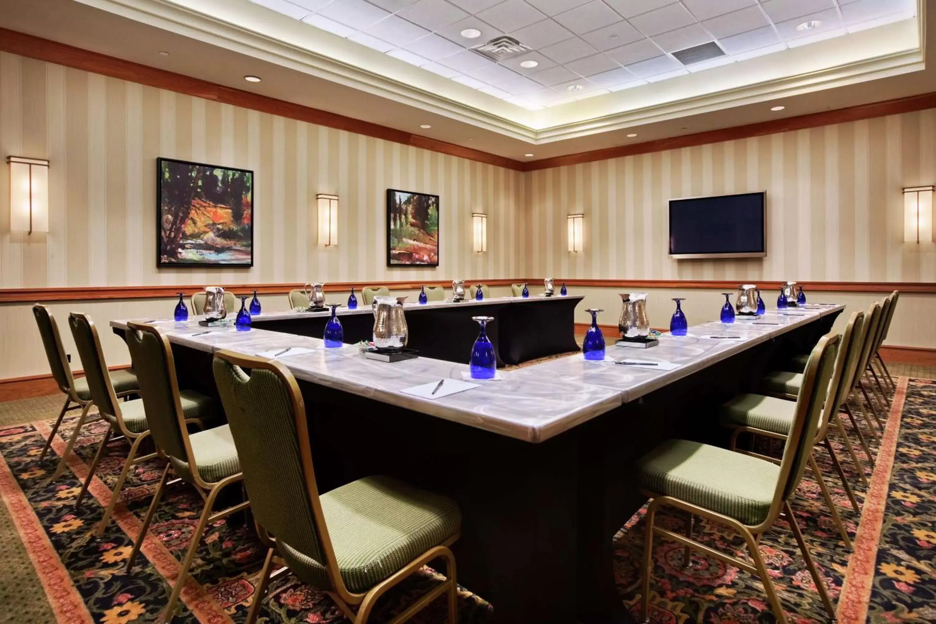 Meeting/conference room in Hilton Suites Chicago/Oakbrook Terrace